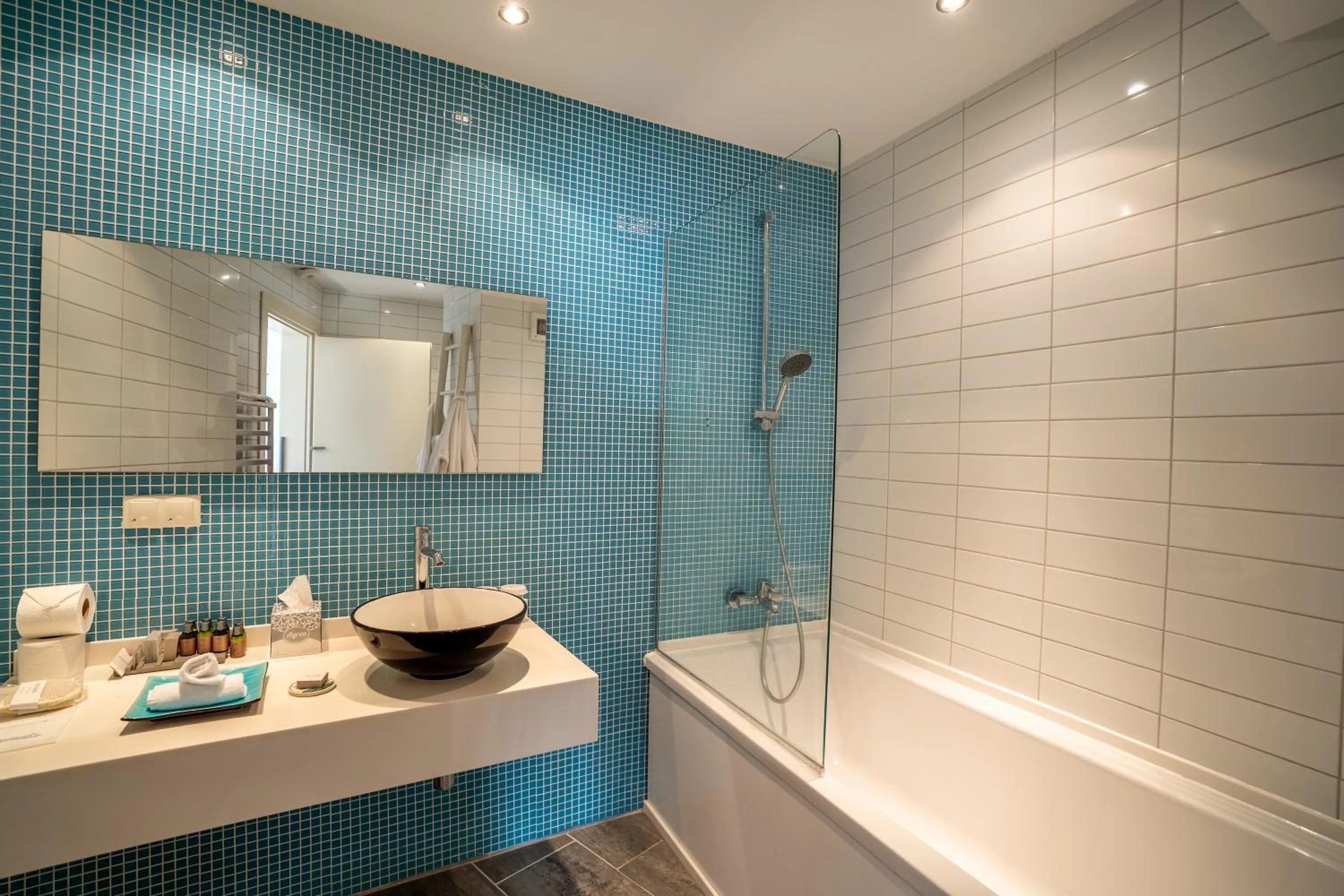 Bathroom in Med-Inn Hotel