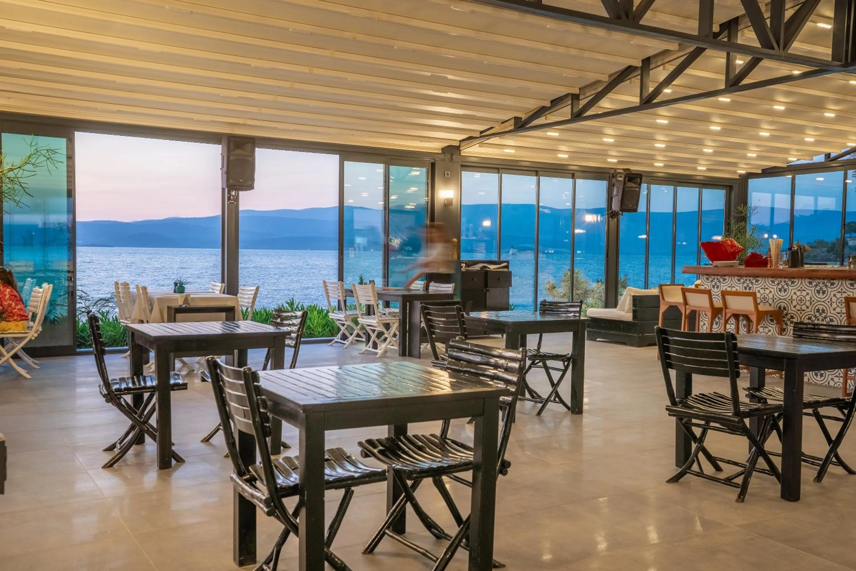 Restaurant/places to eat in Med-Inn Hotel