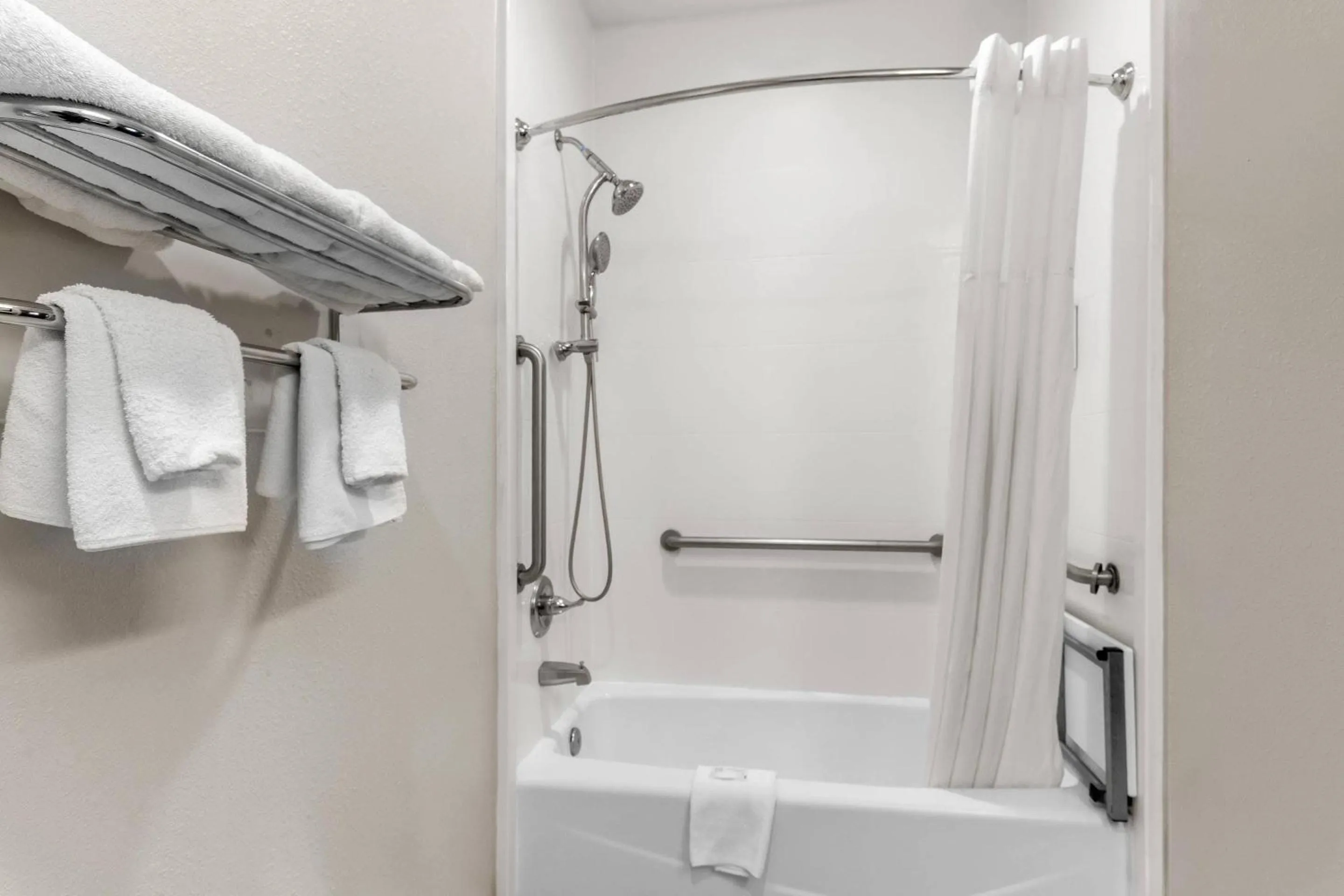 Bedroom in Econo Lodge