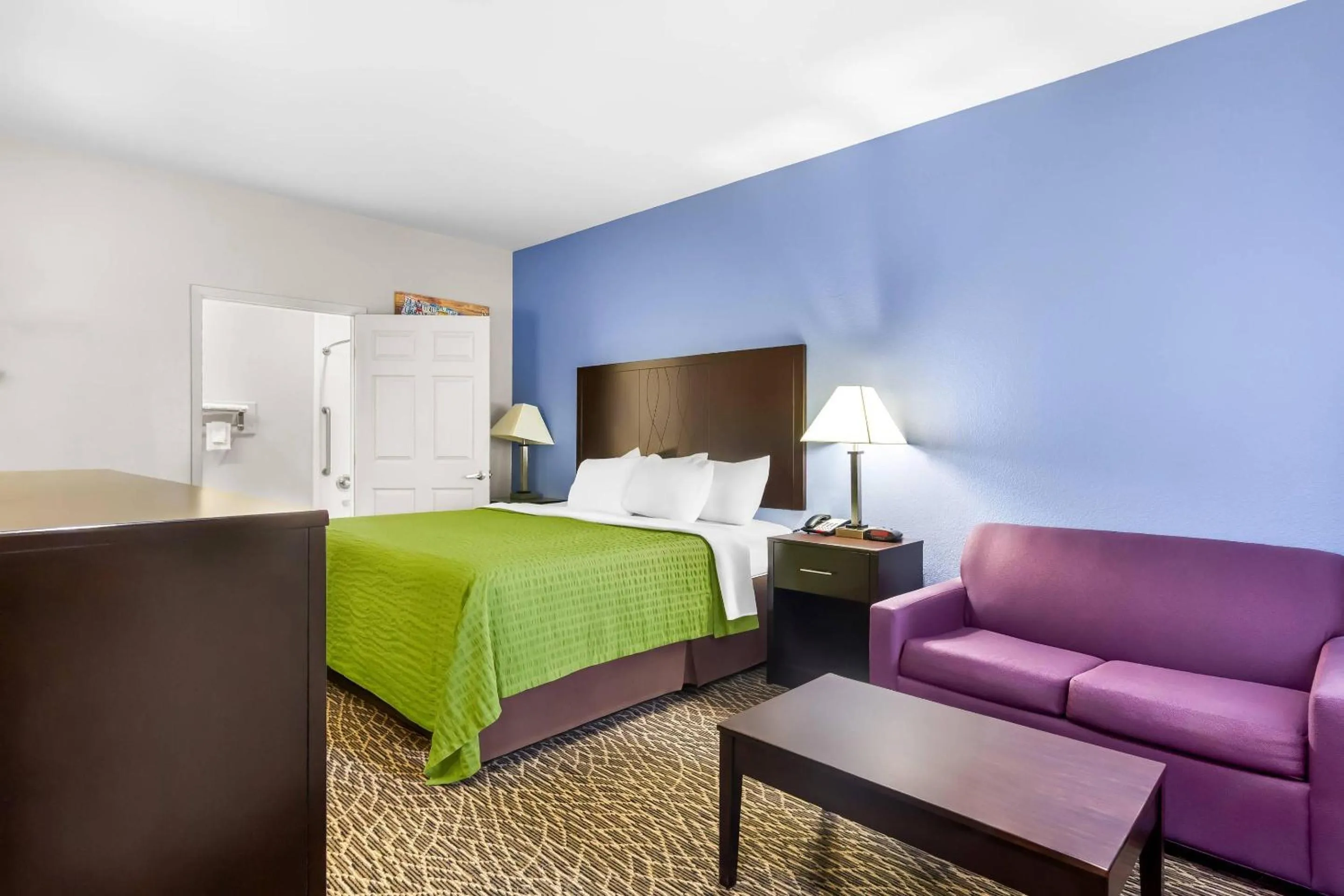 Bedroom, Bed in Econo Lodge