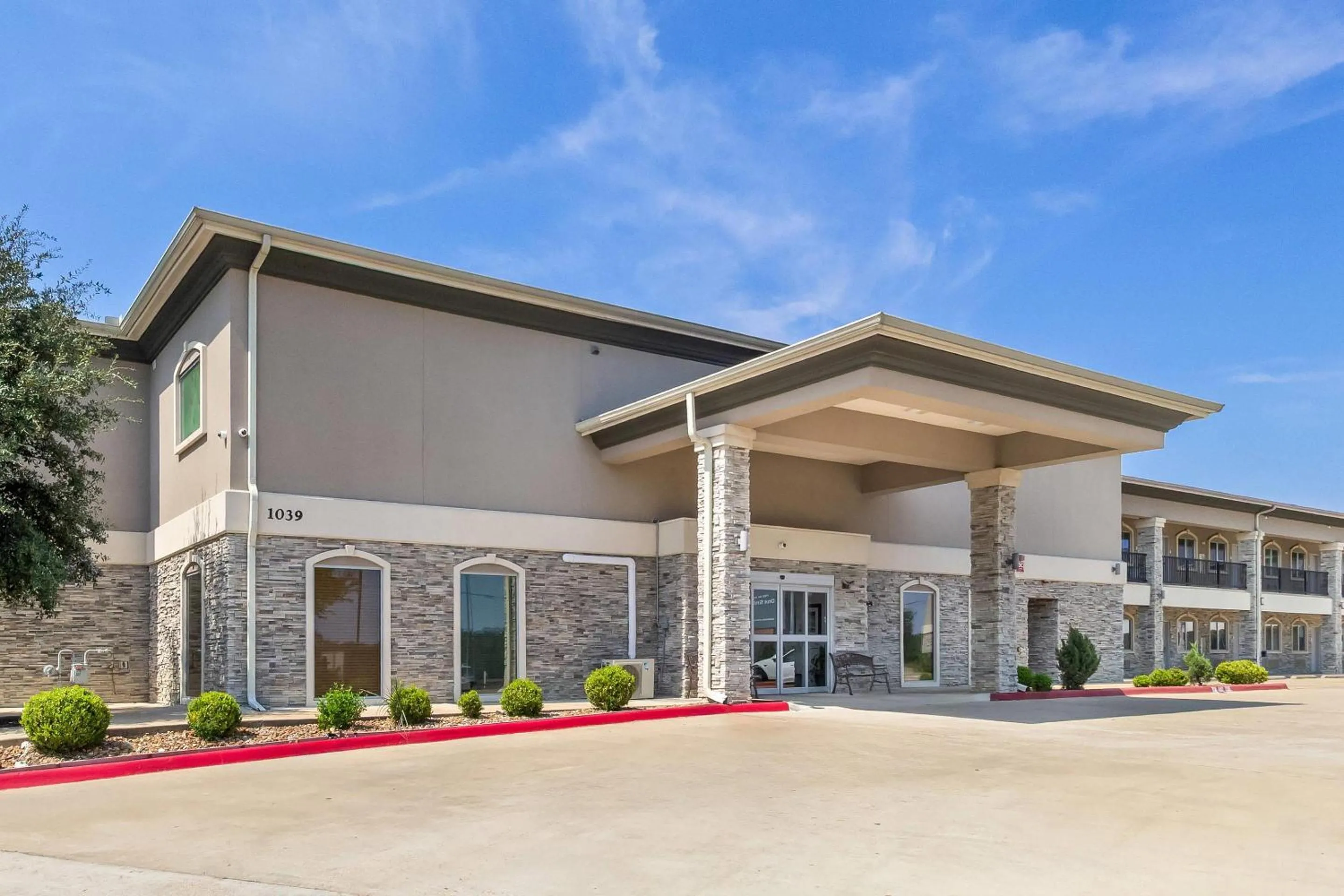 Property building in Econo Lodge
