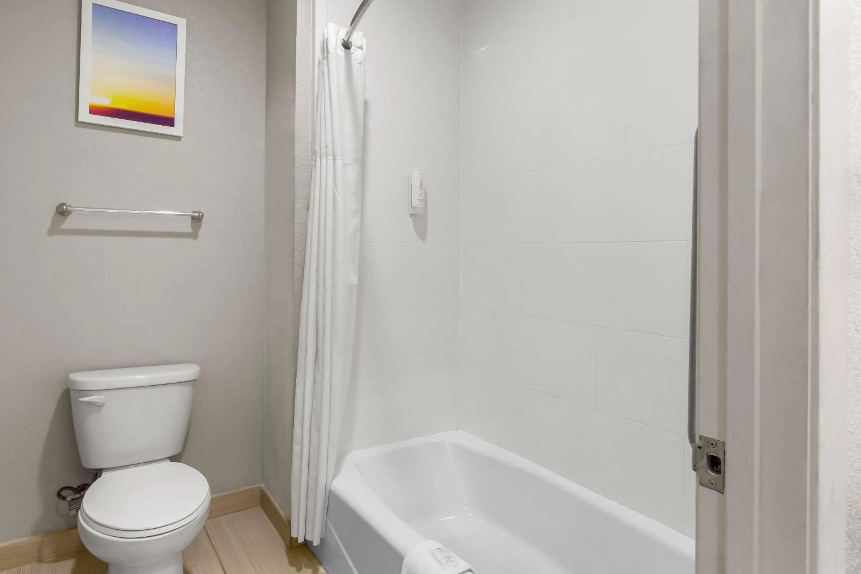 Bedroom in Econo Lodge