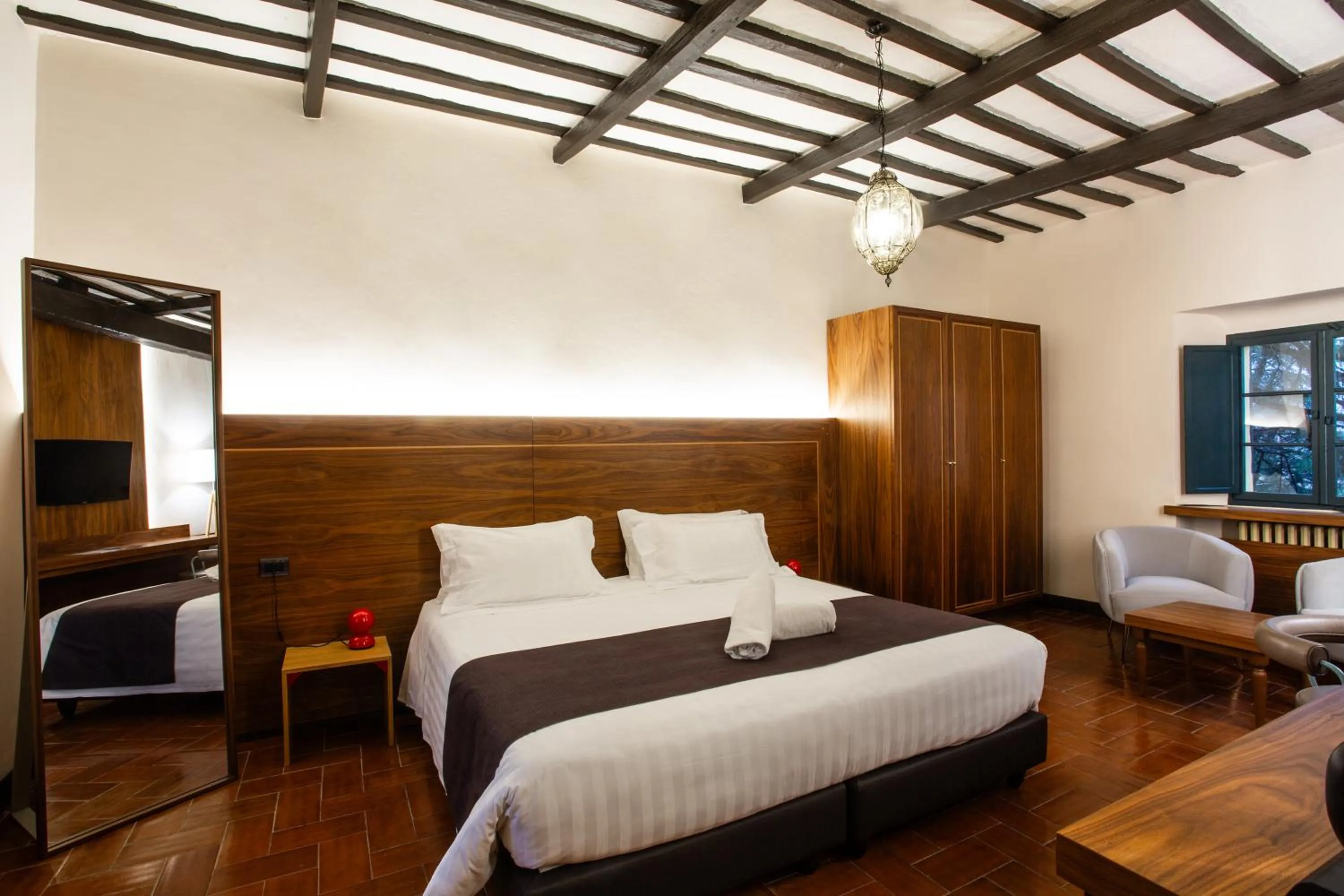 Photo of the whole room, Bed in La Loggia Historic Resort