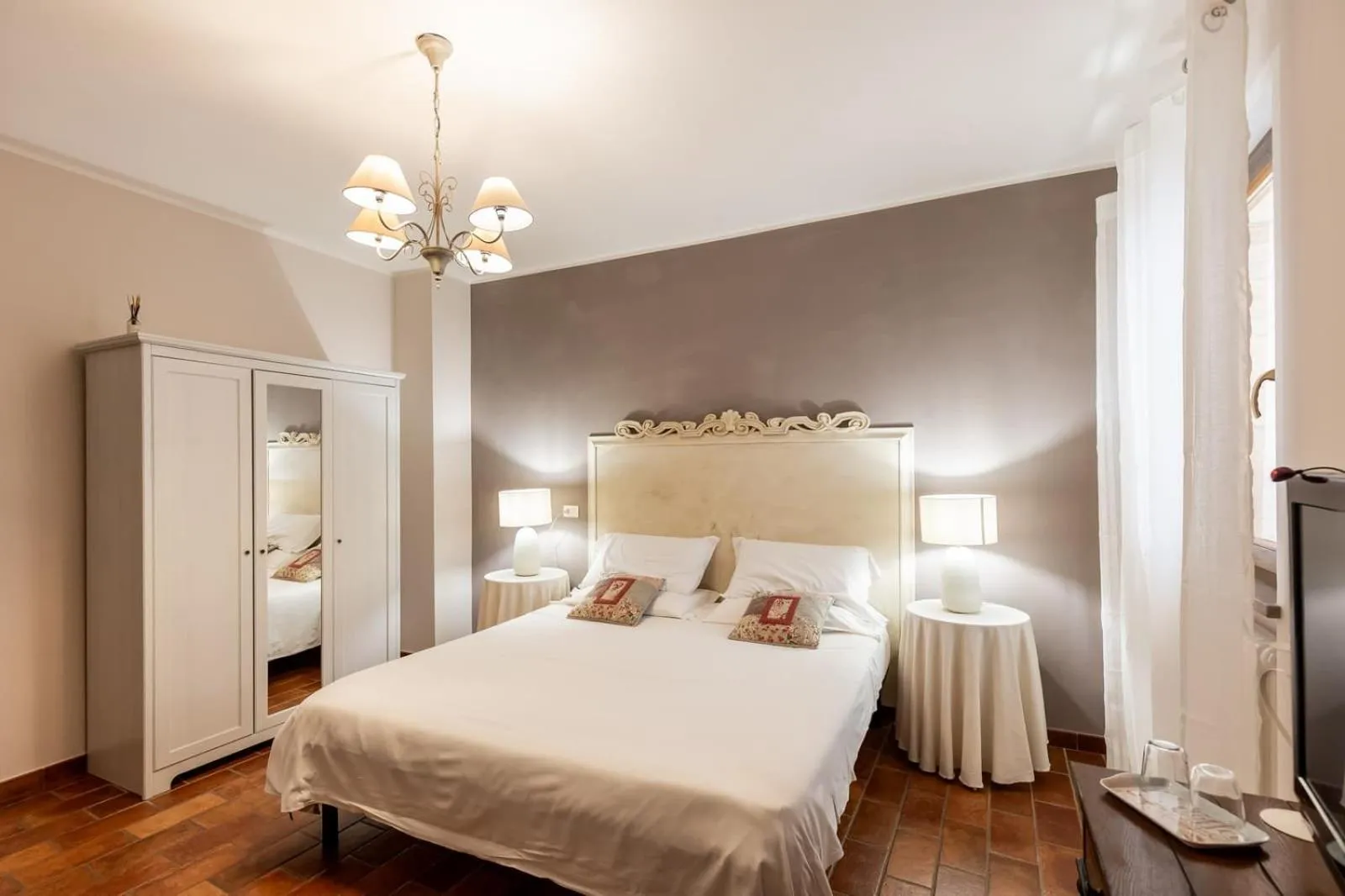 Photo of the whole room, Bed in La Loggia Historic Resort