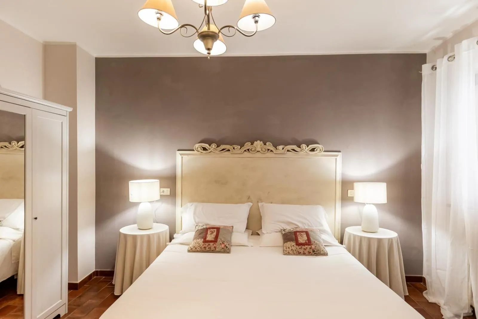 Photo of the whole room, Bed in La Loggia Historic Resort