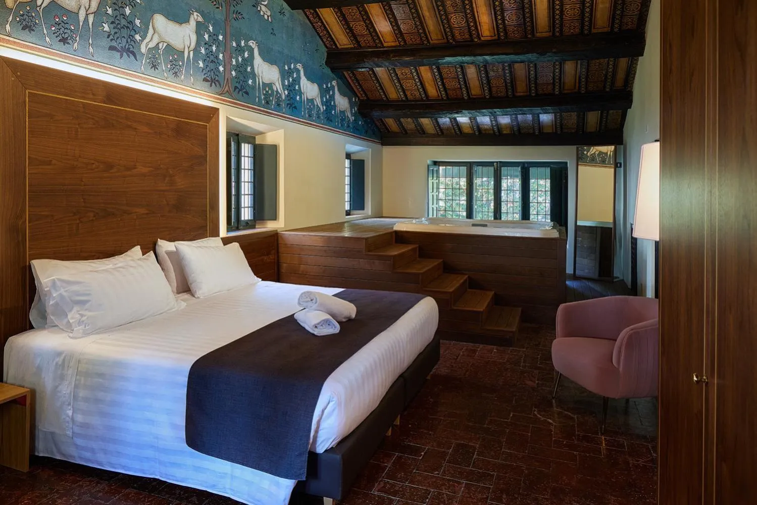 Photo of the whole room, Bed in La Loggia Historic Resort