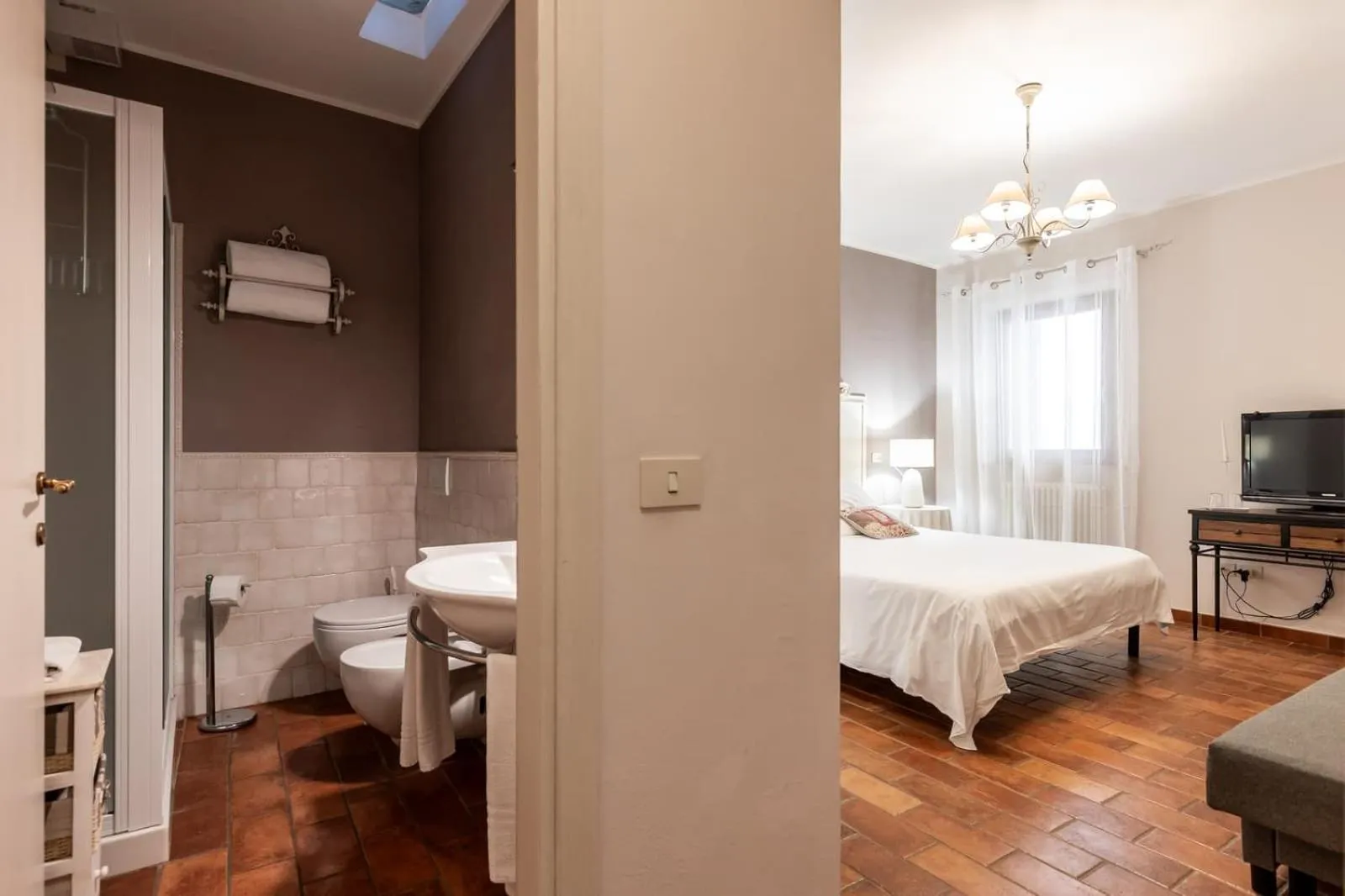 Photo of the whole room, Bed in La Loggia Historic Resort