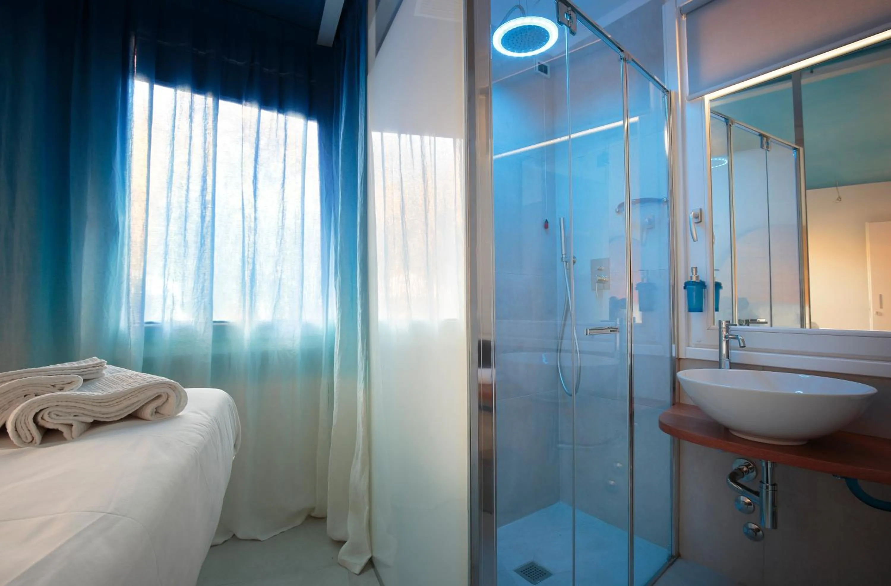 Photo of the whole room, Bed in La Loggia Historic Resort