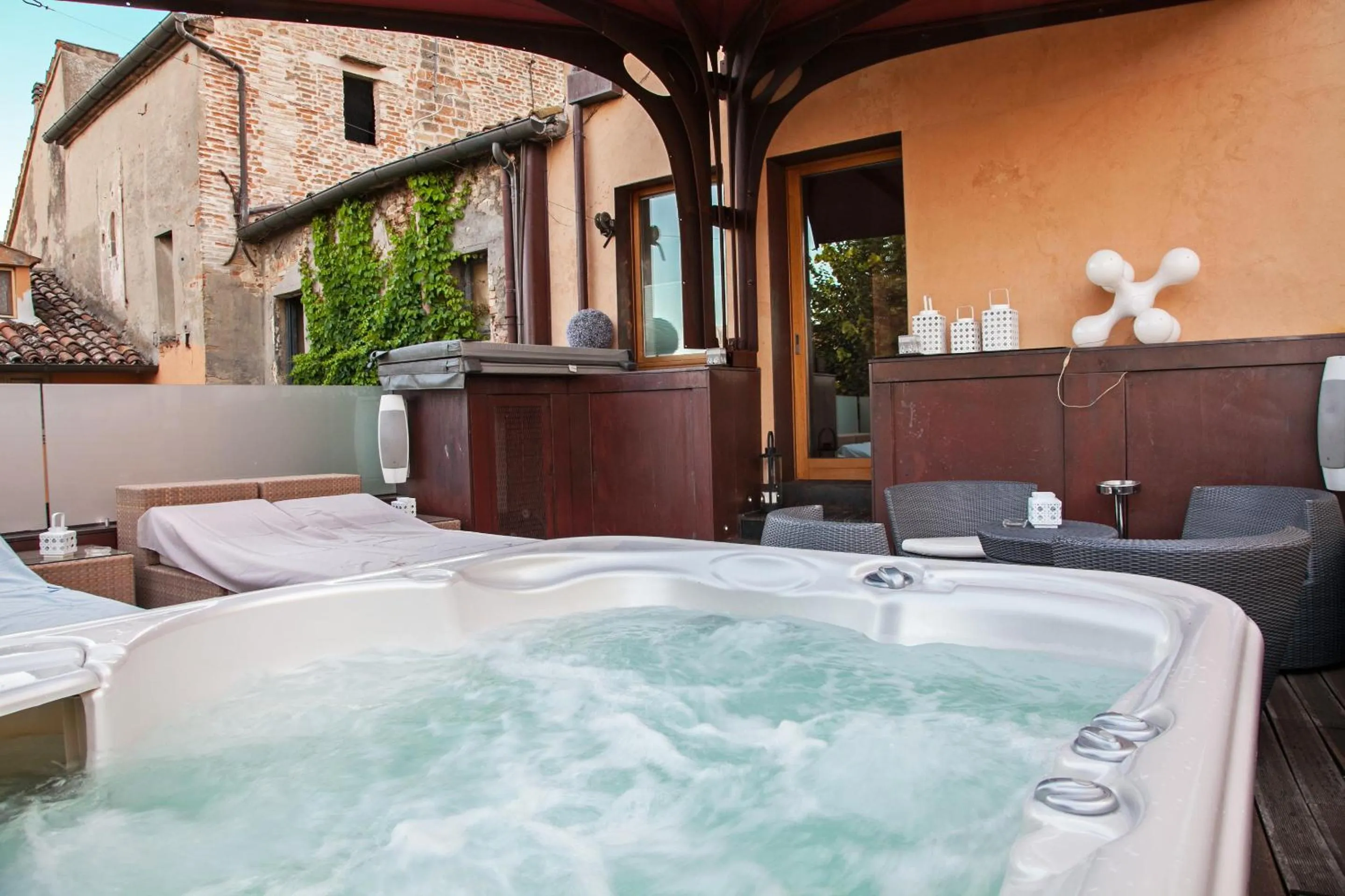 Patio in La Loggia Historic Resort