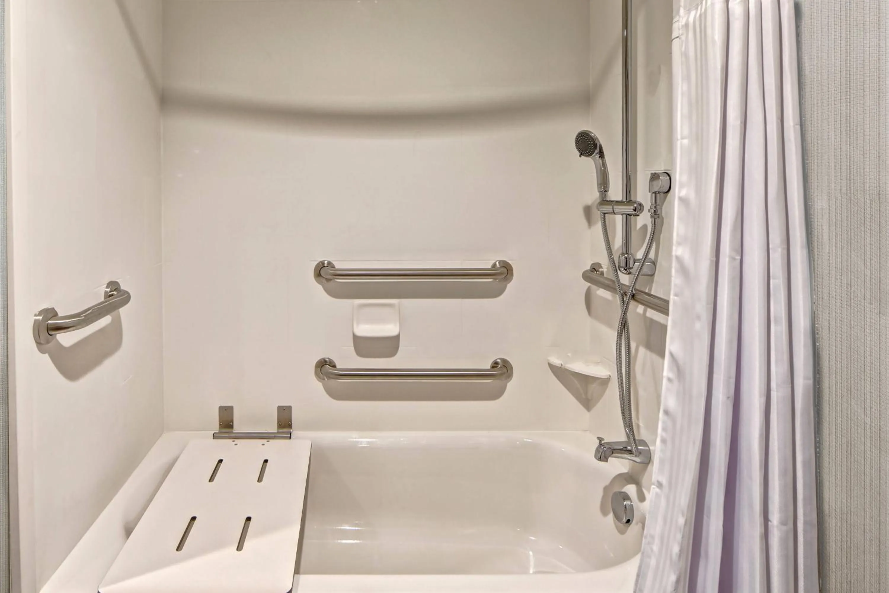 Bathroom in Courtyard by Marriott Franklin Cool Springs