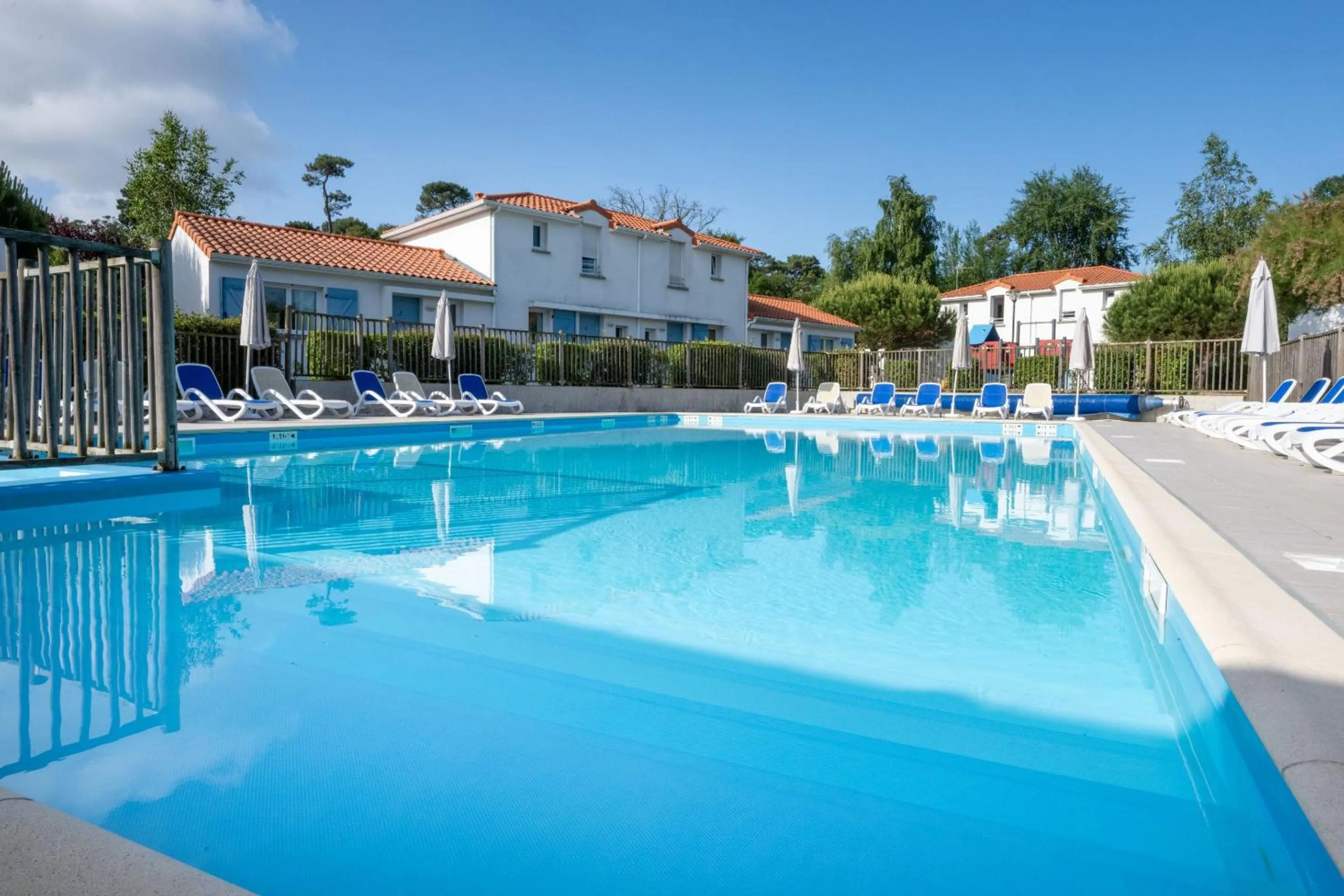 Swimming pool in Résidence Odalys Le Domaine de l'Océan