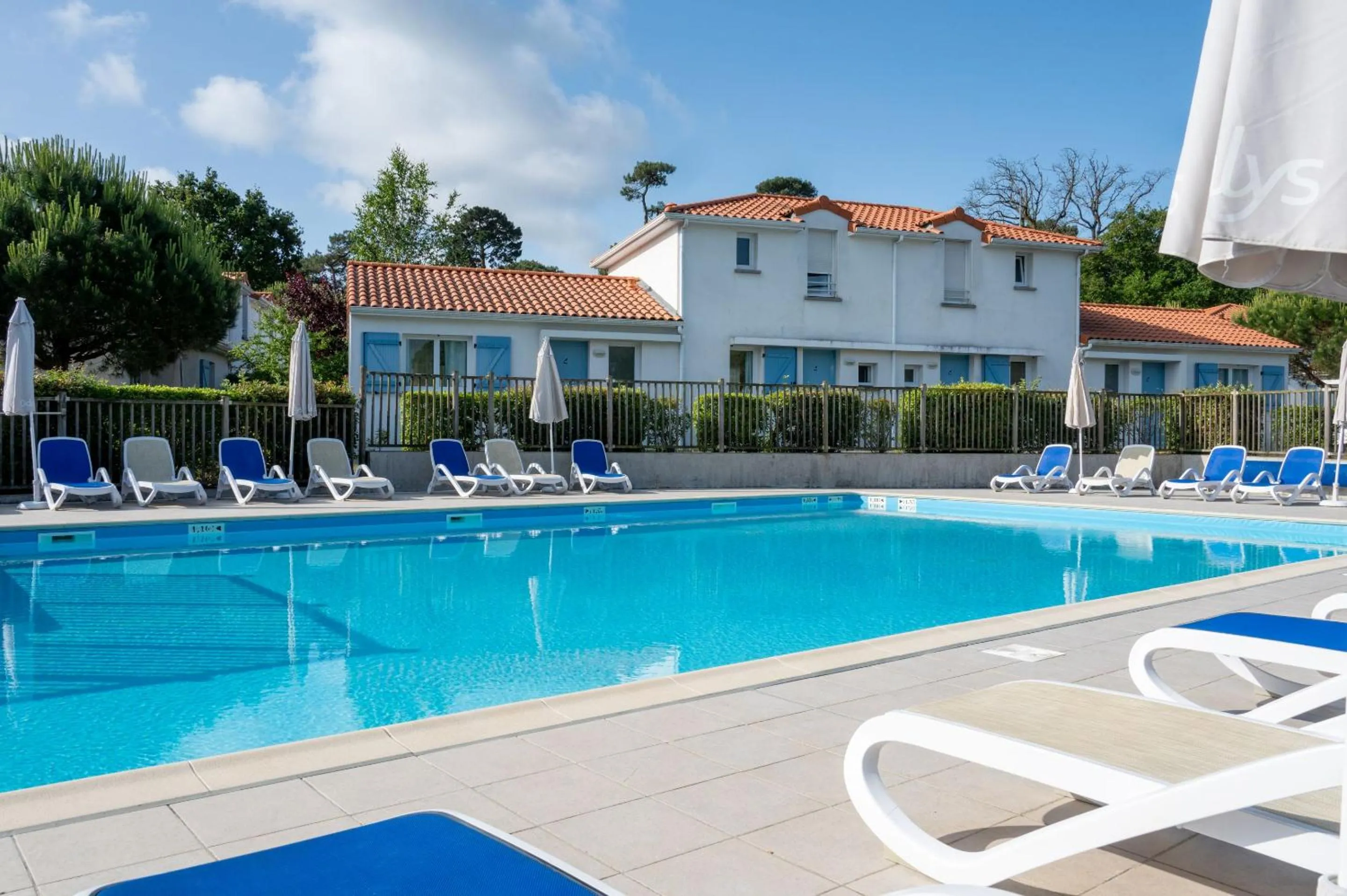 Swimming pool in Résidence Odalys Le Domaine de l'Océan
