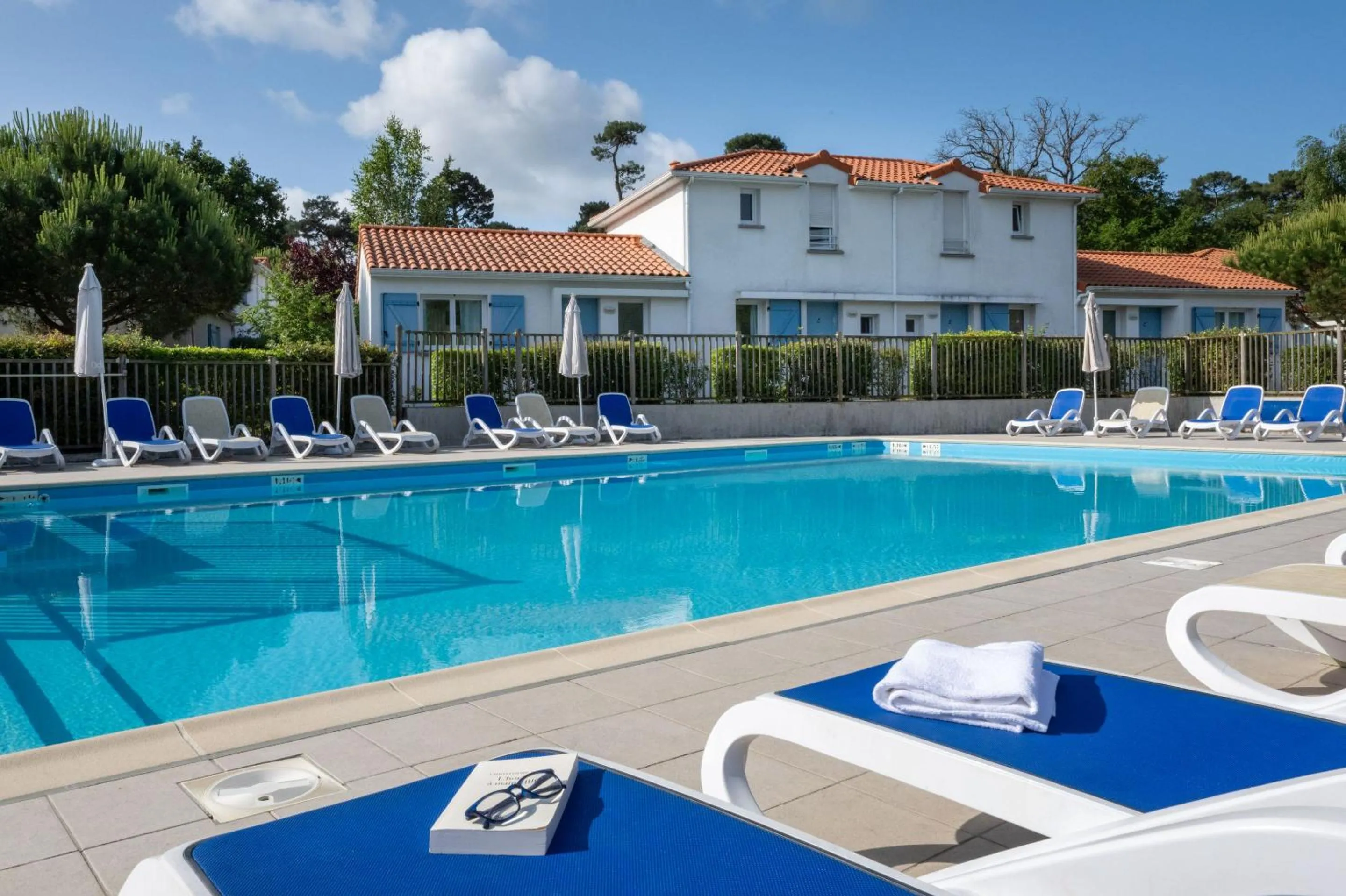 Swimming pool in Résidence Odalys Le Domaine de l'Océan