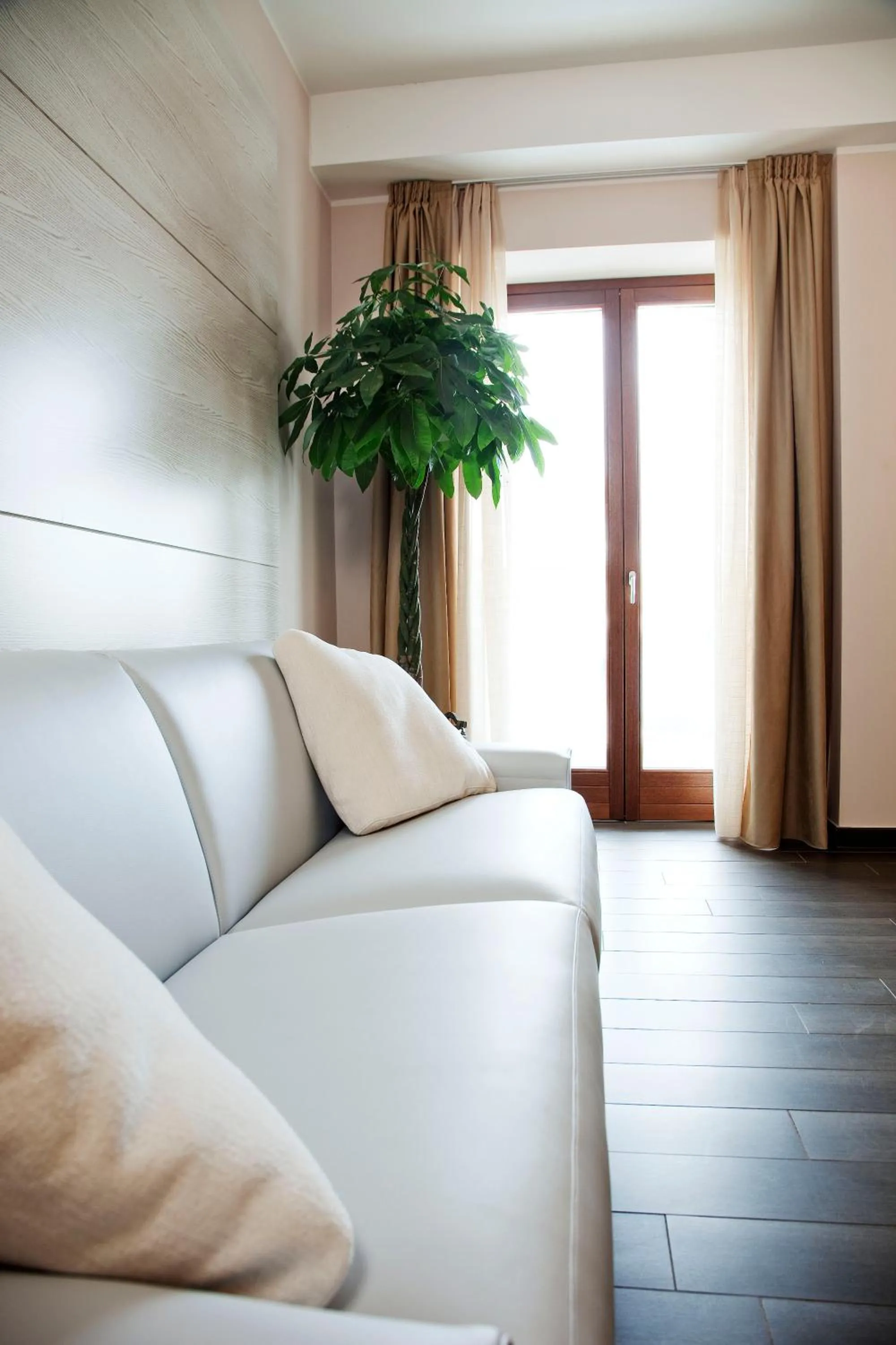 Seating area, Bed in S Hotel