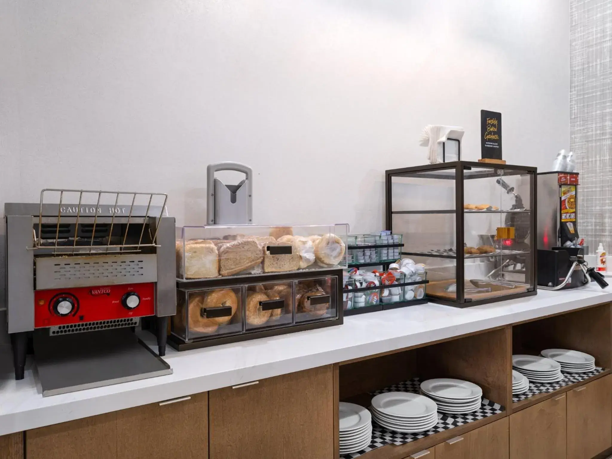 Breakfast in Staybridge Suites Rochester University by IHG Breakfast in Staybridge Suites Rochester University by IHG