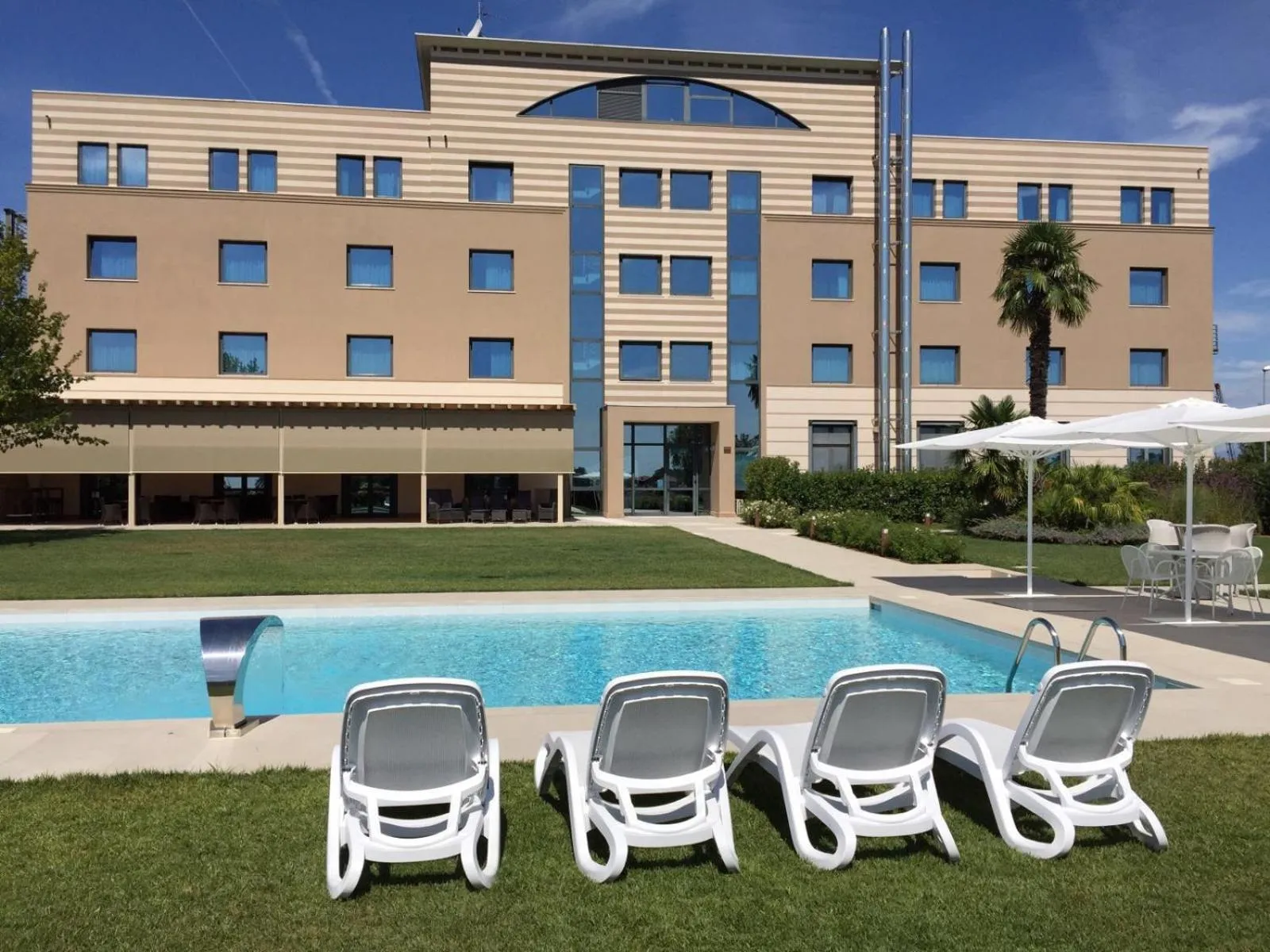 Swimming pool in Hotel Omnia