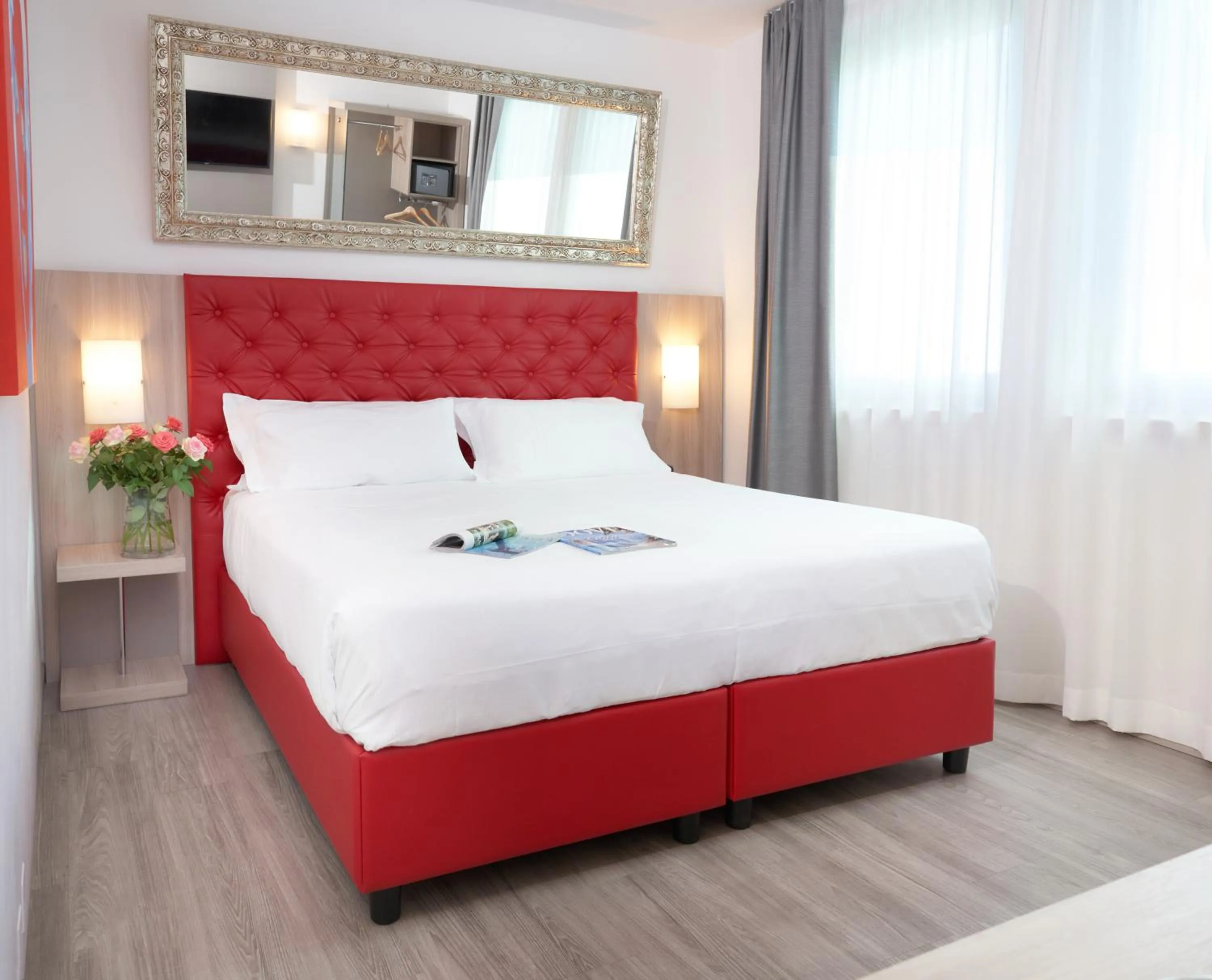 Bedroom, Bed in Hotel Omnia