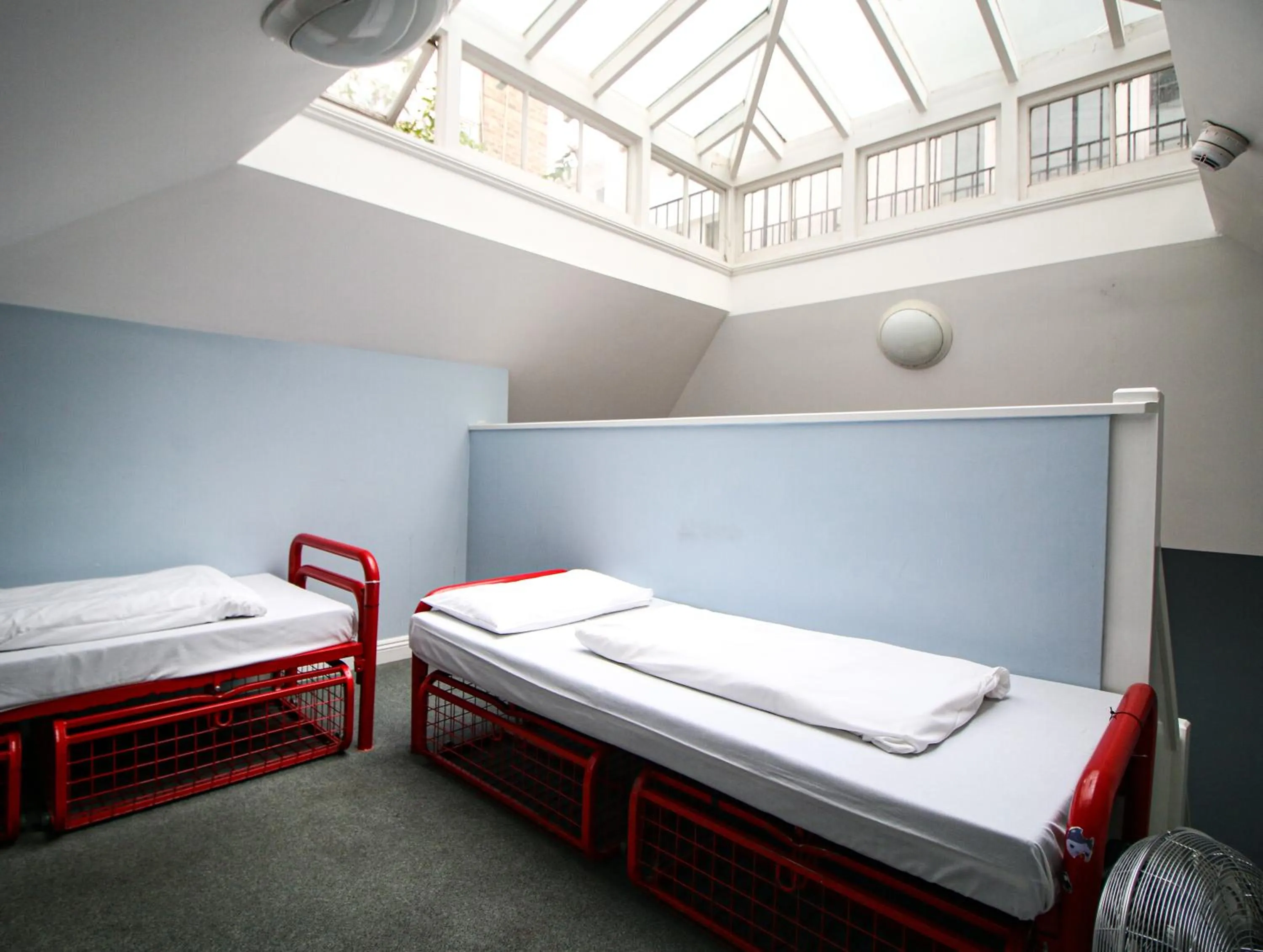 Bedroom, Bed in Astor Hyde Park Hostel