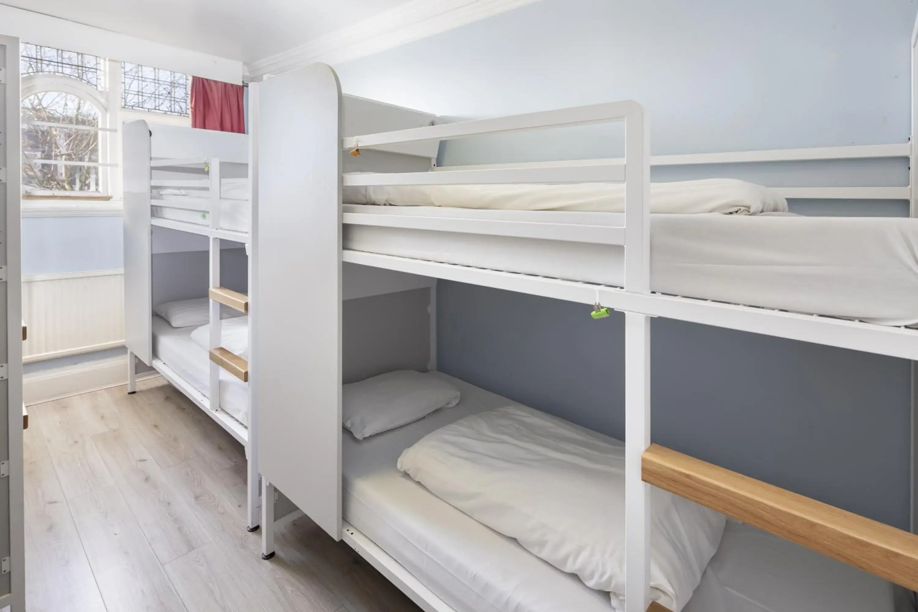 Bed in 4-Bed Female Ensuite in Astor Hyde Park Hostel Bed in 4-Bed Female Ensuite in Astor Hyde Park Hostel