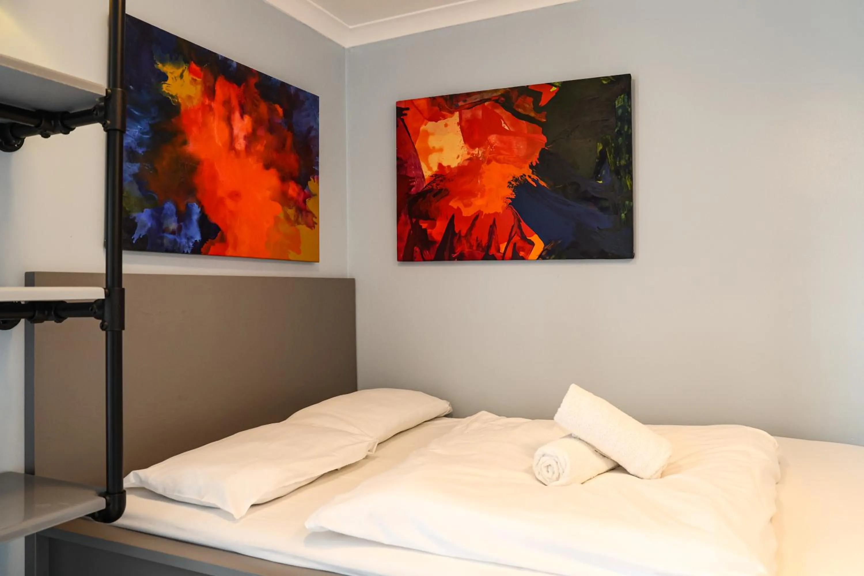 Bedroom, Bed in Astor Hyde Park Hostel