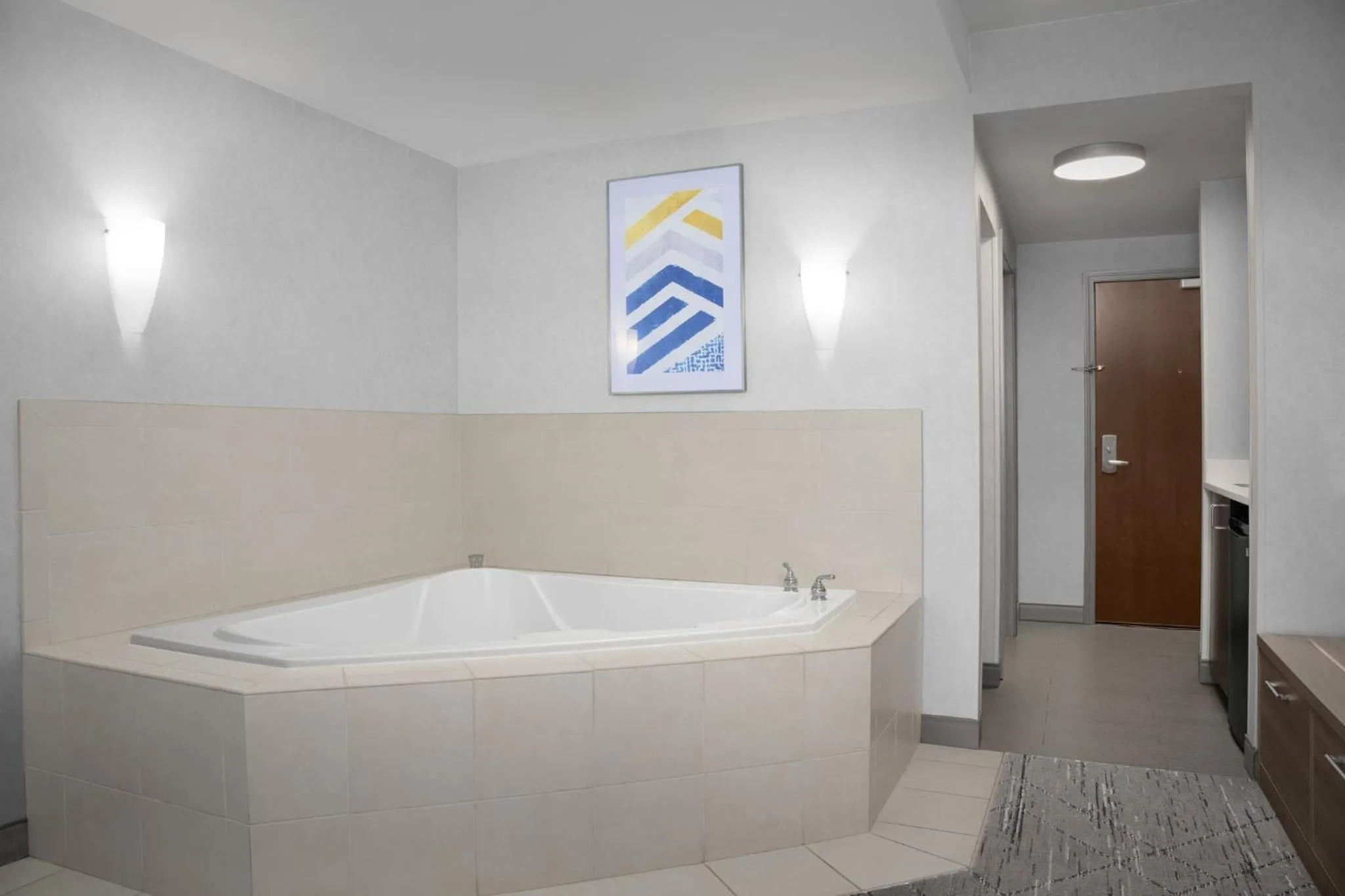 Photo of the whole room in Holiday Inn Express & Suites Alexandria - Fort Belvoir by IHG