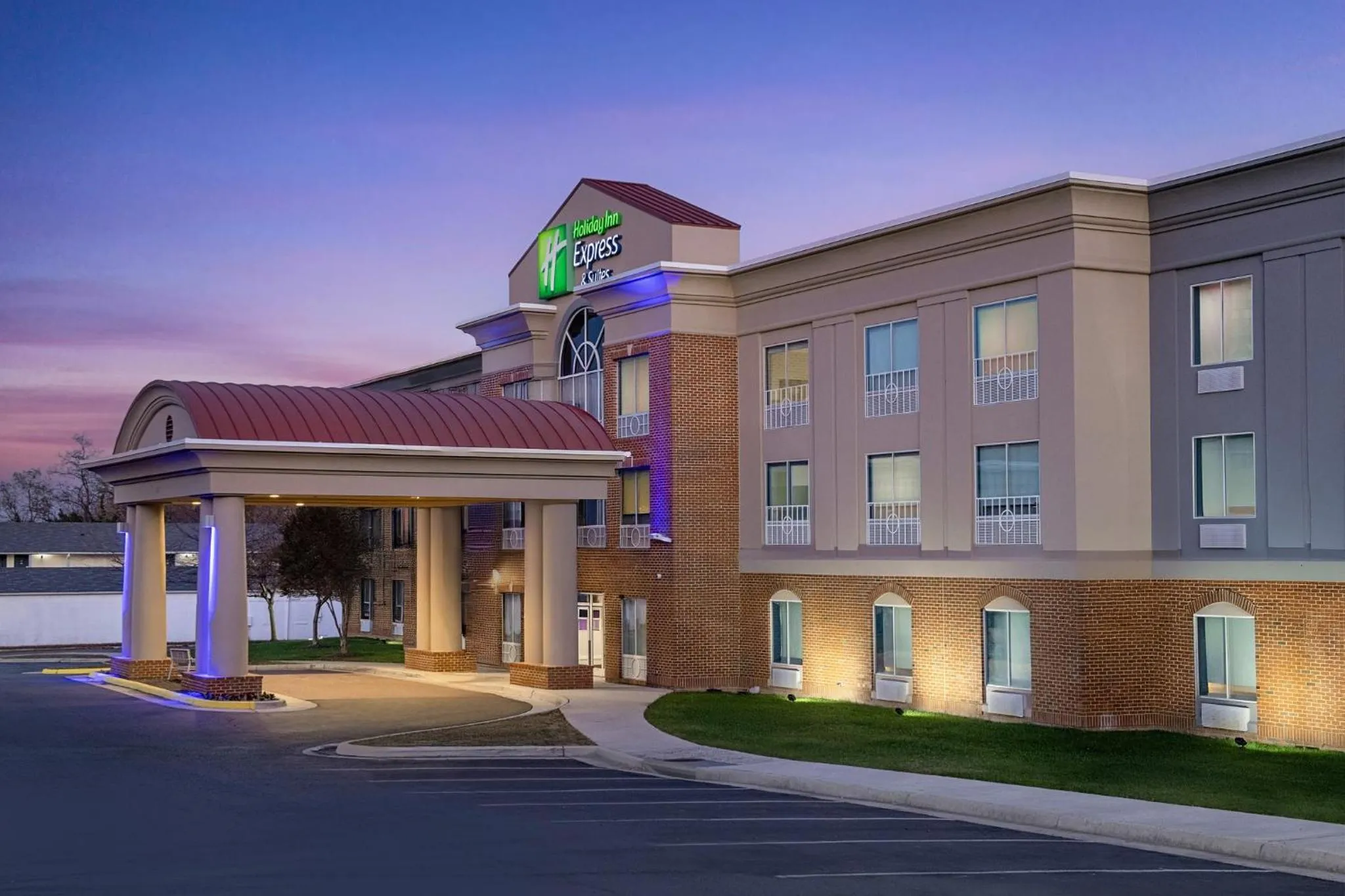 Property building in Holiday Inn Express & Suites Alexandria - Fort Belvoir by IHG
