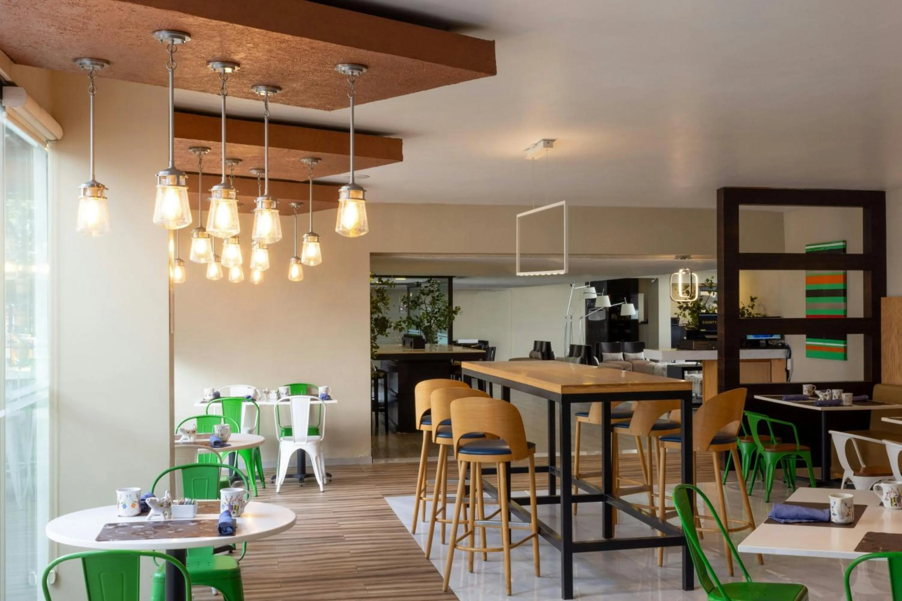 Restaurant/places to eat in Courtyard Toluca Airport