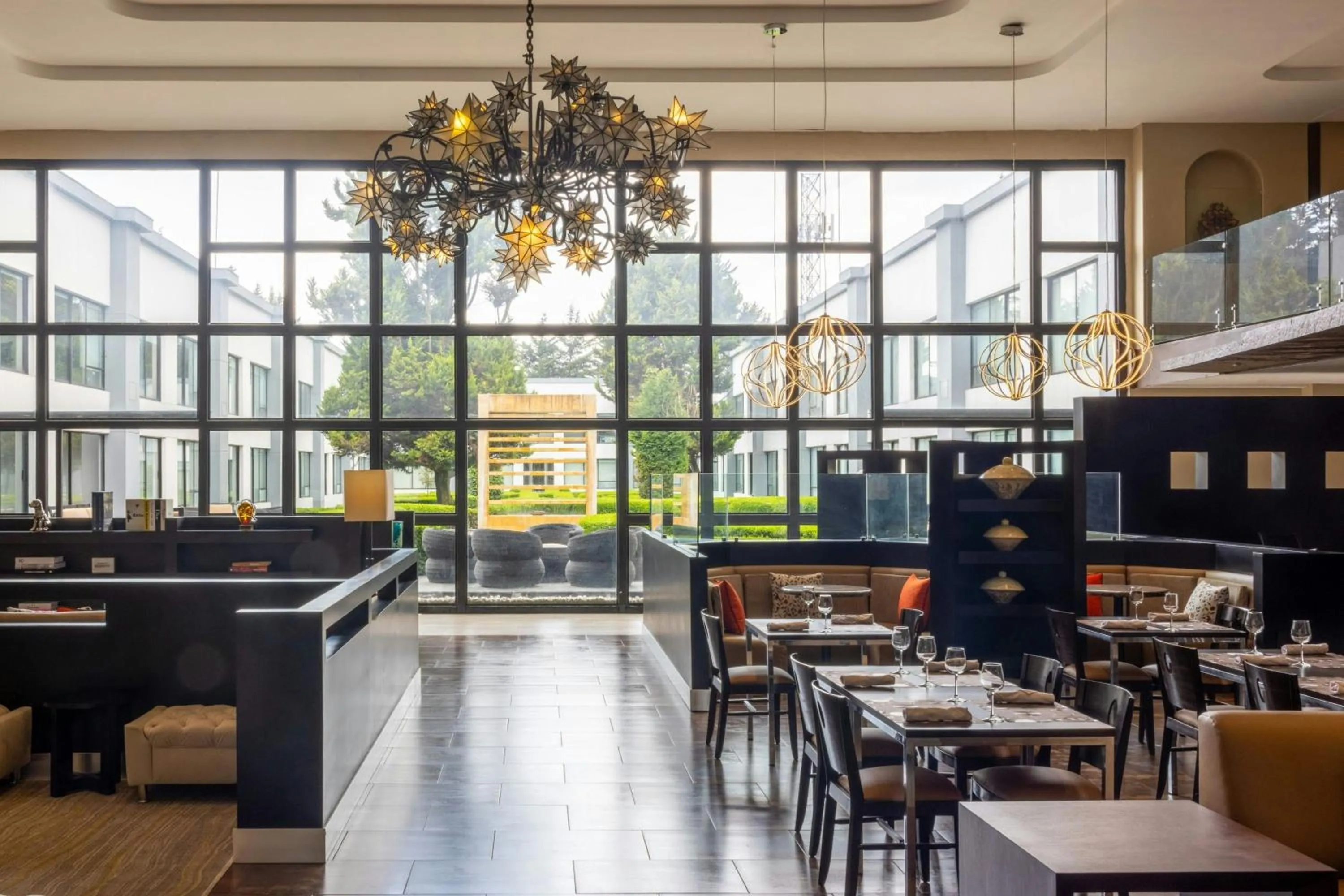 Lobby or reception in Courtyard Toluca Airport