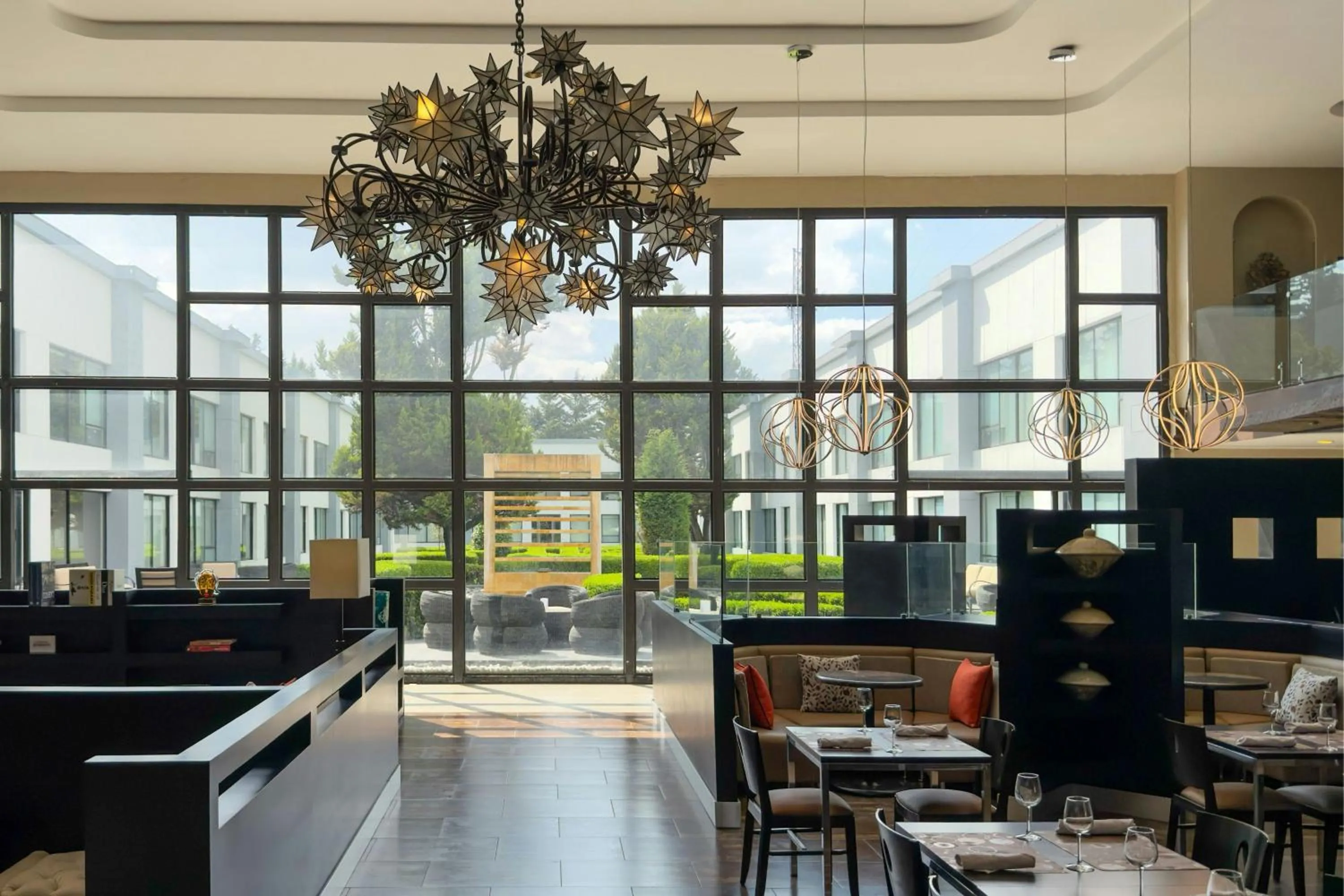 Lobby or reception in Courtyard Toluca Airport