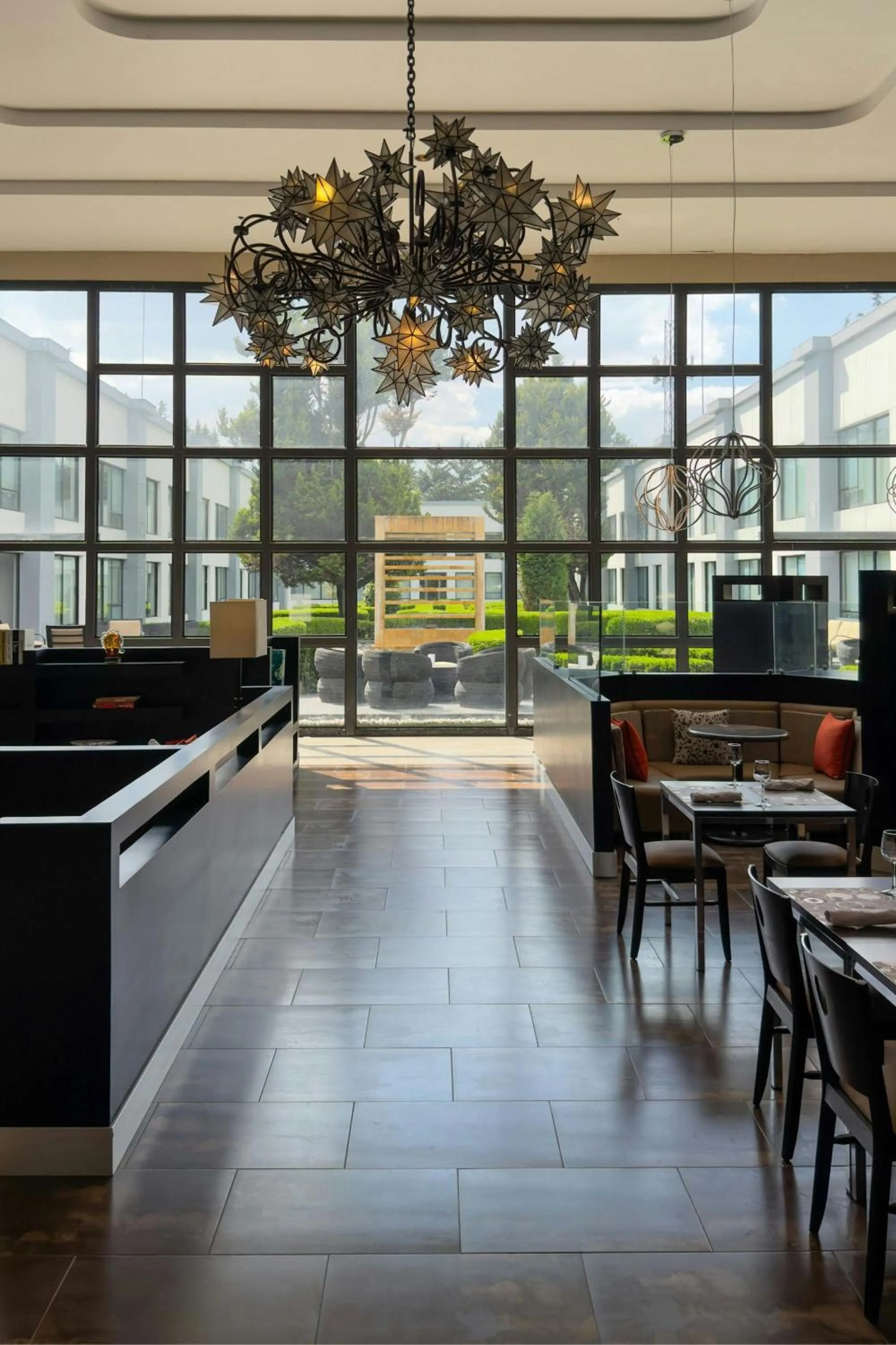 Lobby or reception in Courtyard Toluca Airport