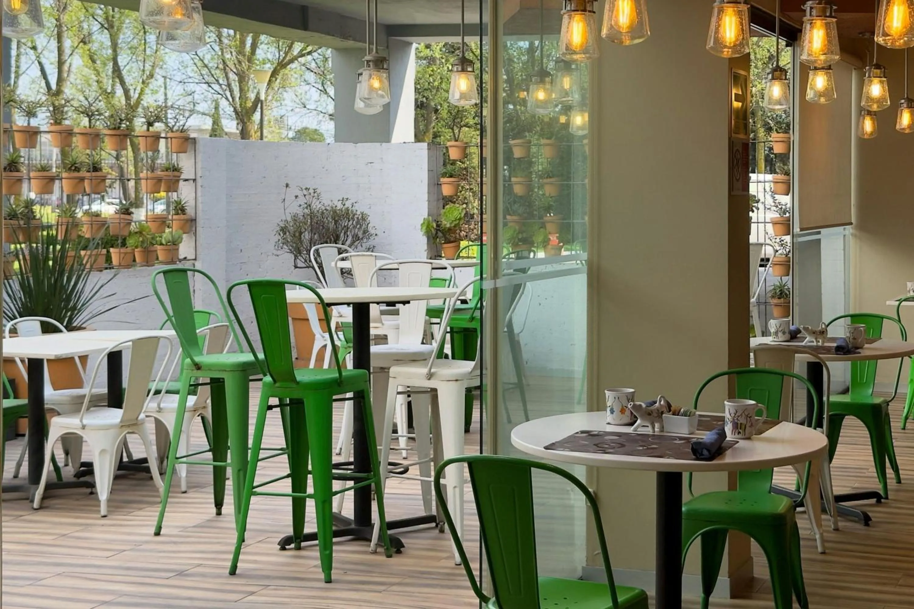 Restaurant/places to eat in Courtyard Toluca Airport