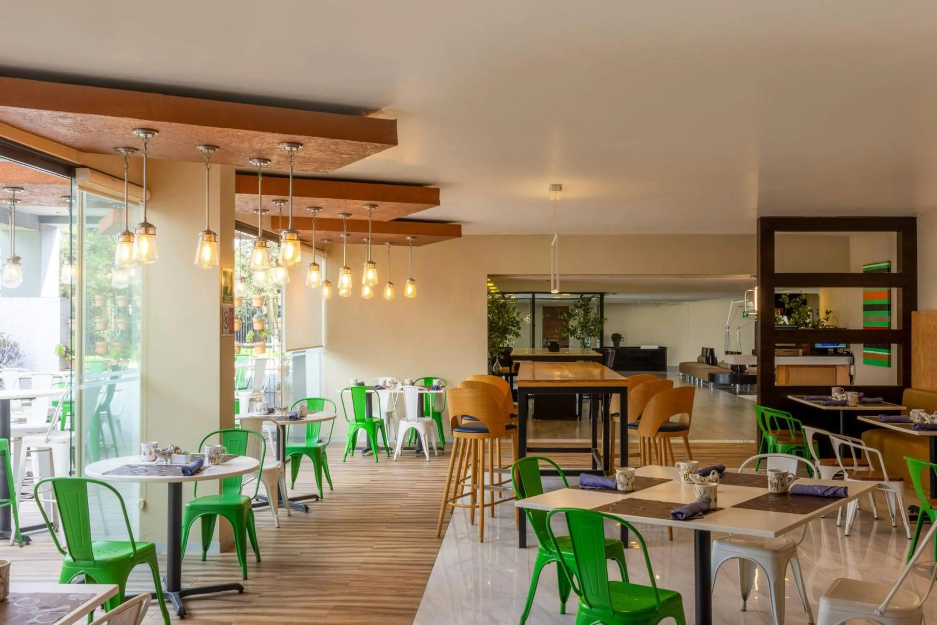 Restaurant/places to eat in Courtyard Toluca Airport