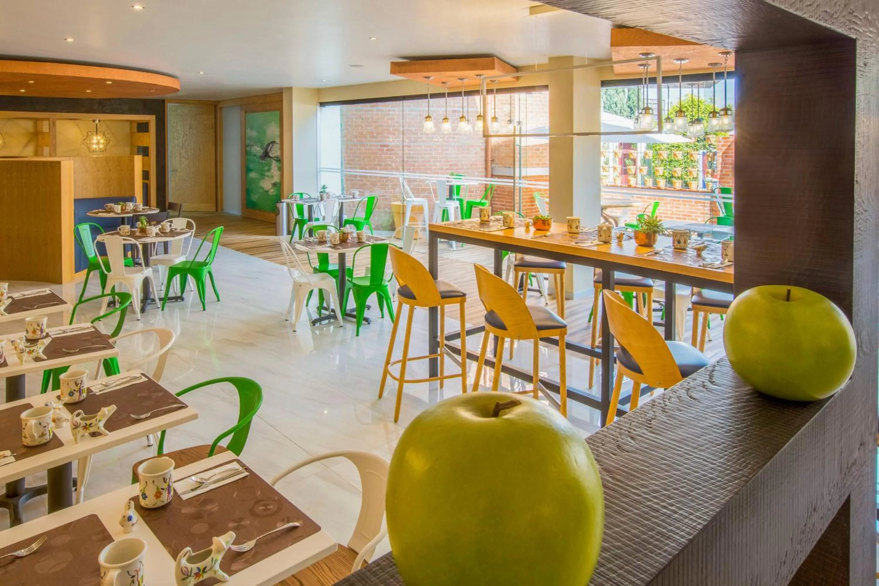 Restaurant/places to eat in Courtyard Toluca Airport