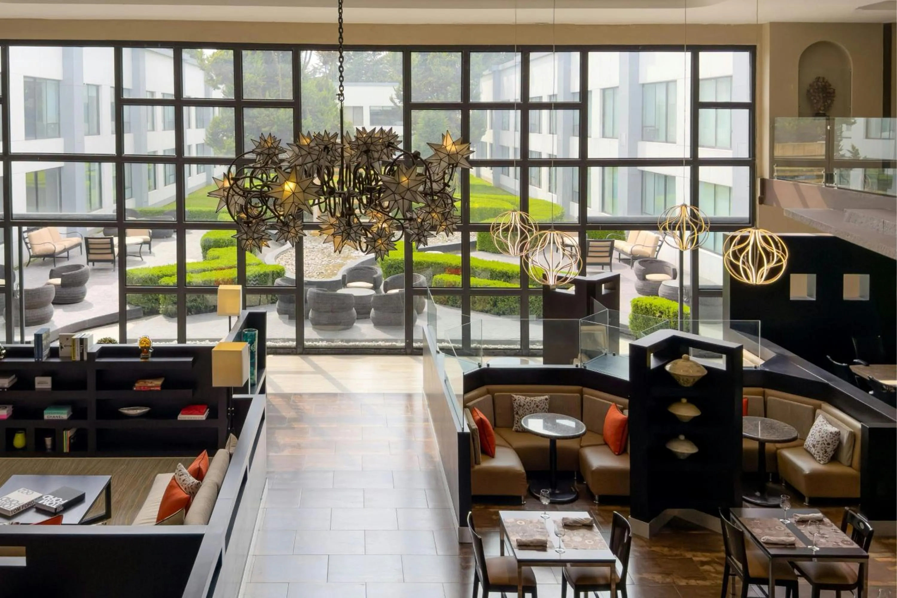 Lobby or reception in Courtyard Toluca Airport