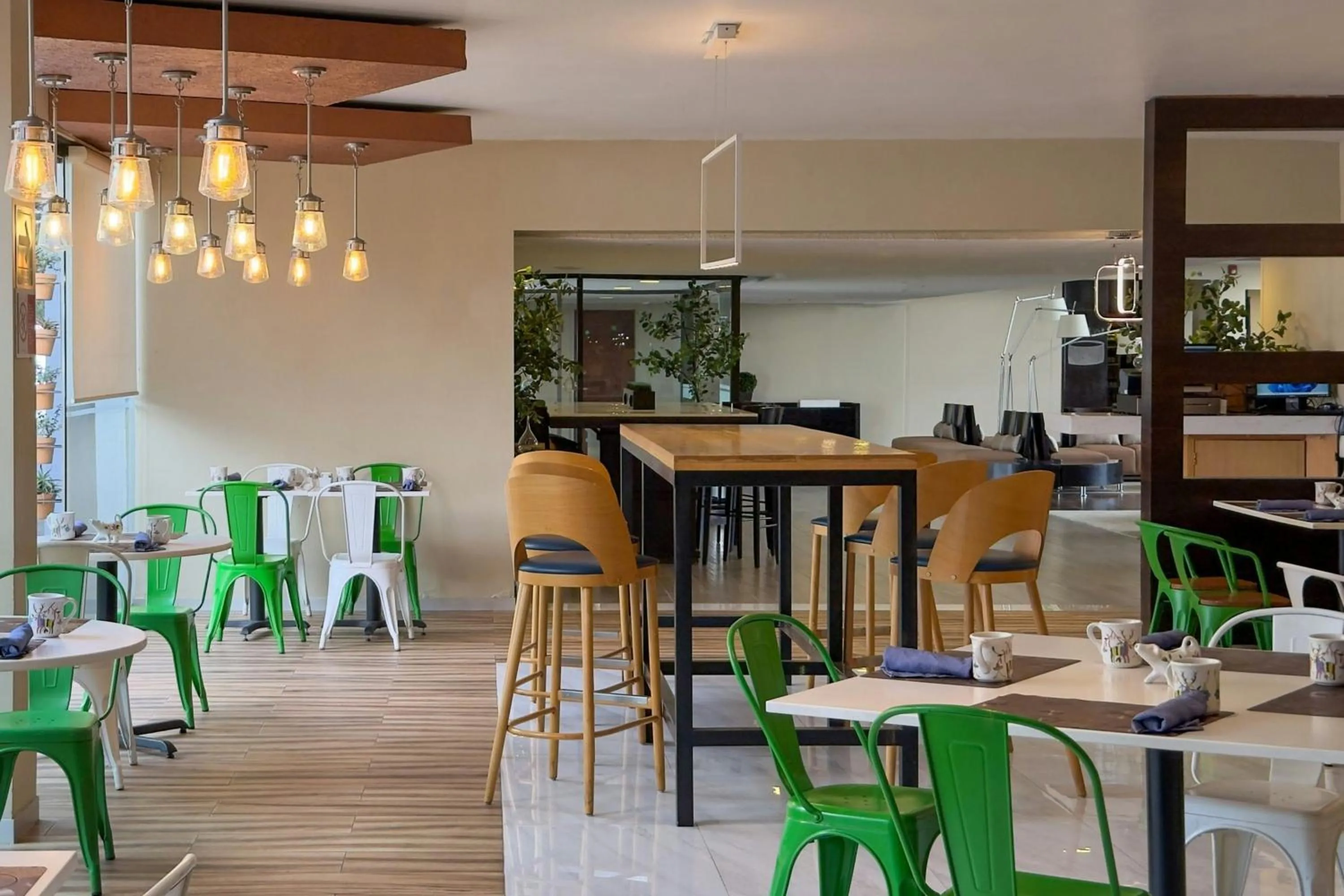 Restaurant/places to eat in Courtyard Toluca Airport