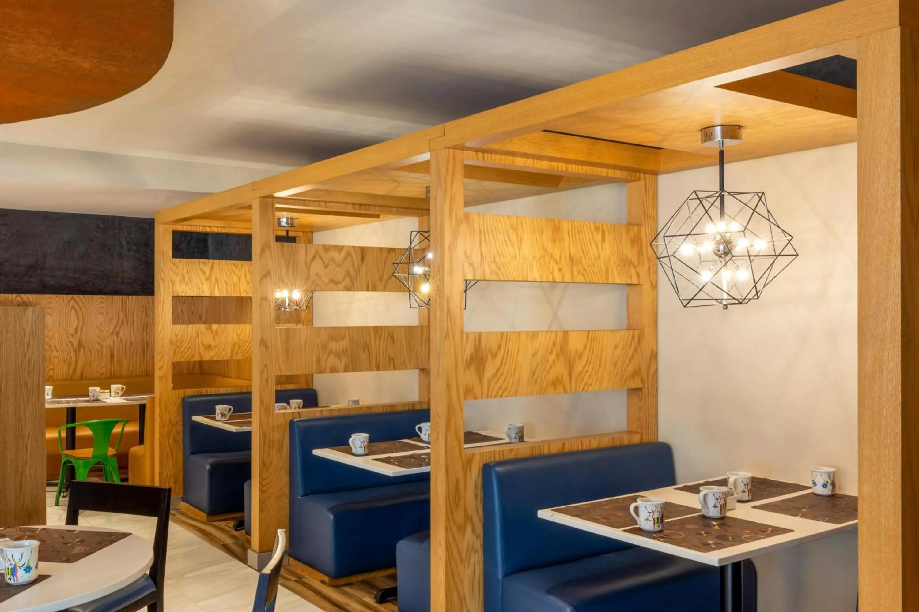 Restaurant/places to eat in Courtyard Toluca Airport