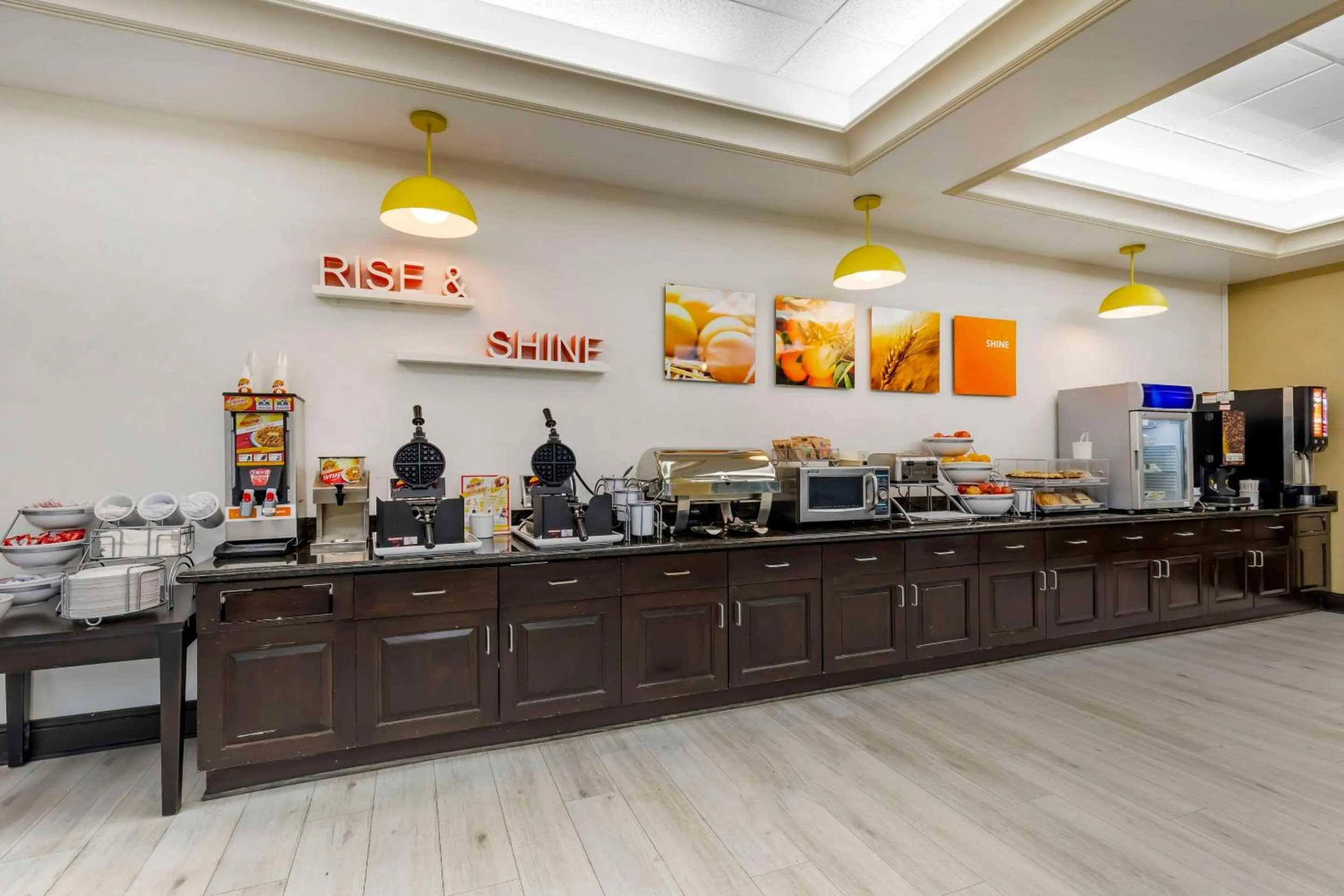 Breakfast in Comfort Inn & Suites Chestertown