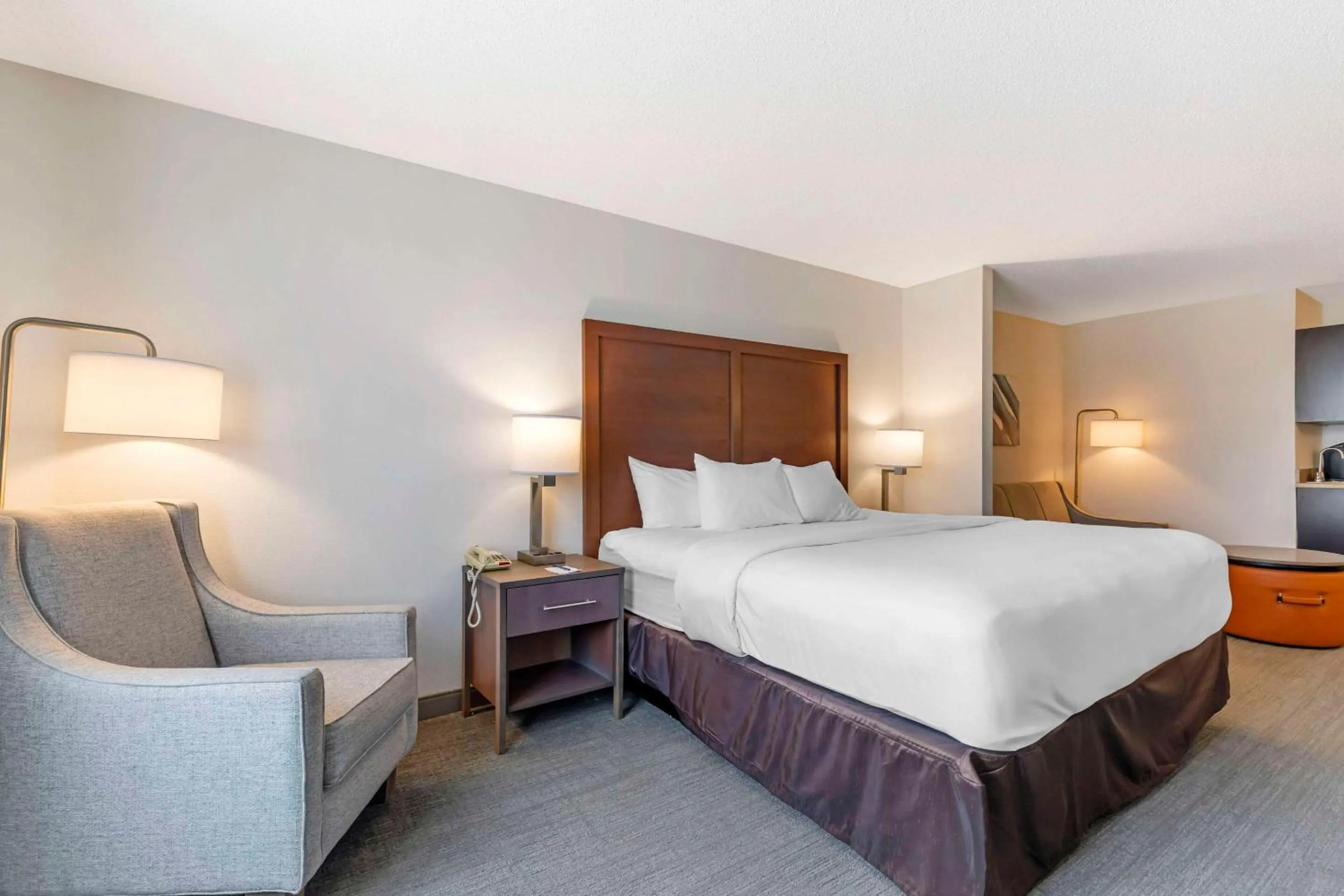 Bedroom, Bed in Comfort Inn & Suites Chestertown