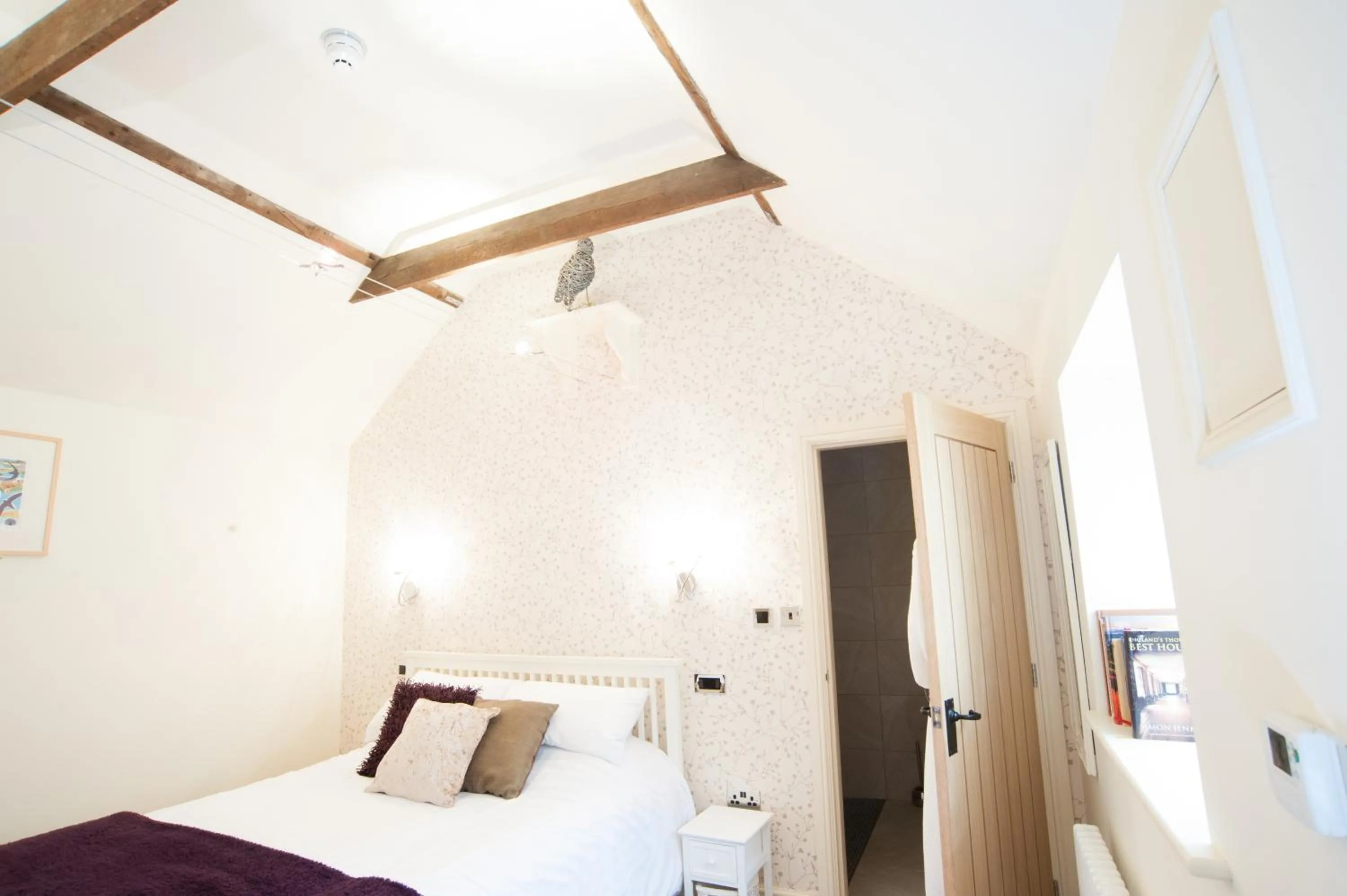 Bedroom, Bed in The Bluebell