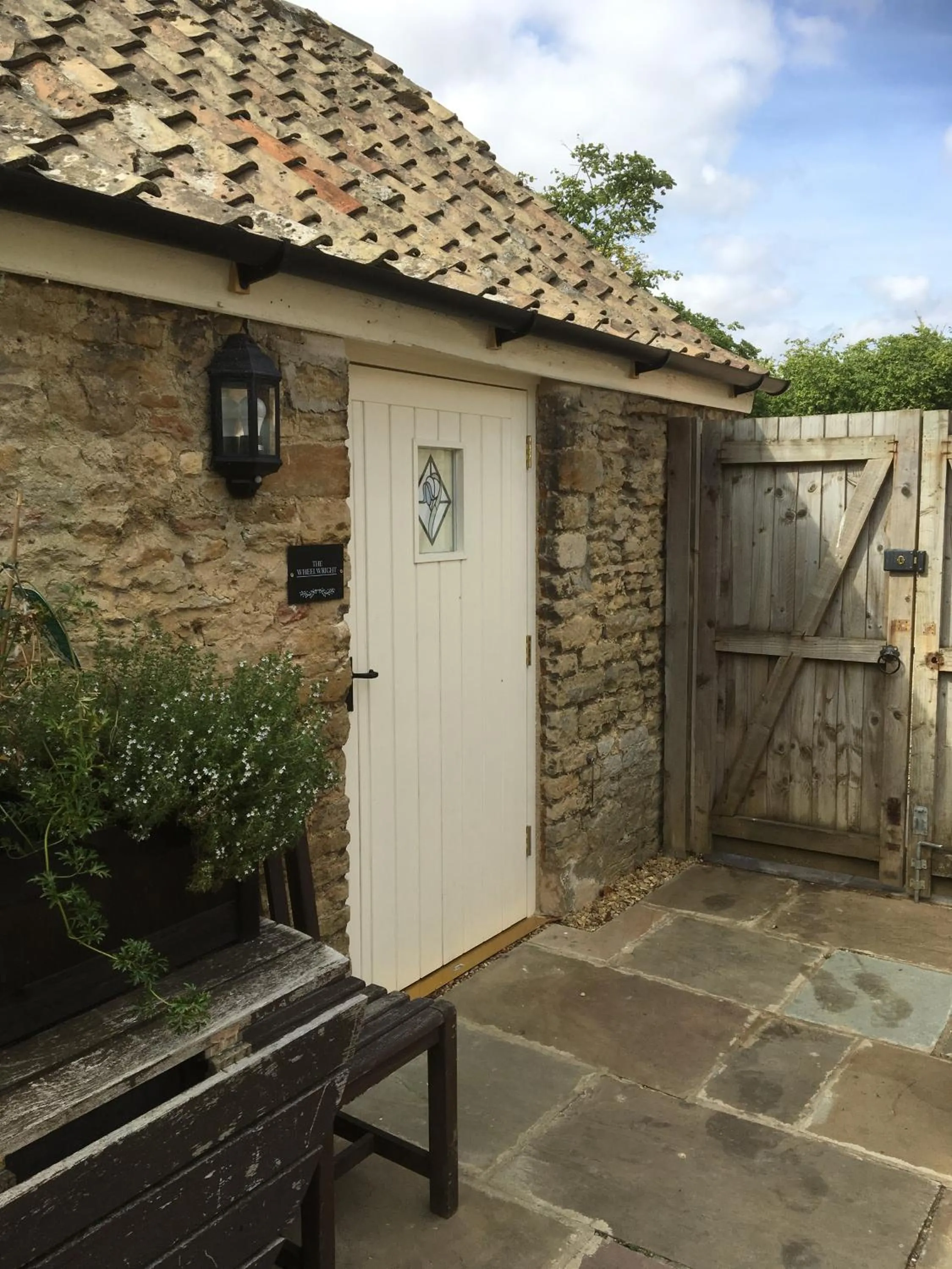 Facade/entrance in The Bluebell