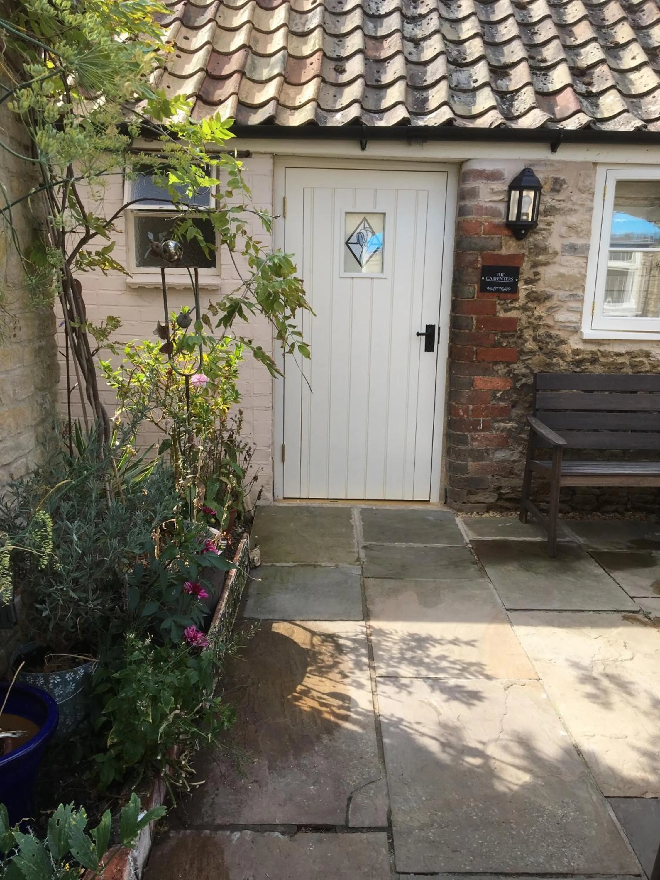 Facade/entrance in The Bluebell