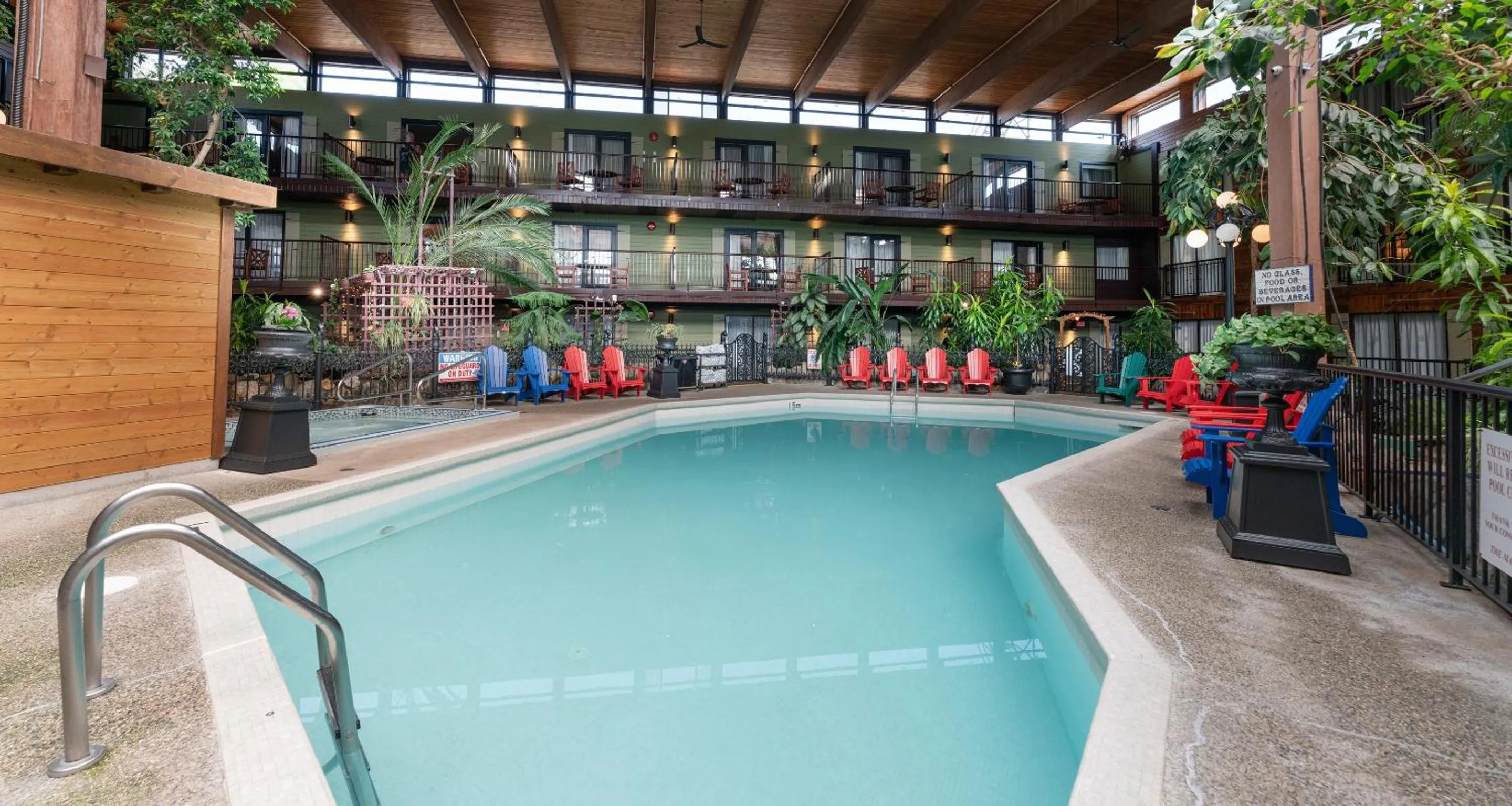 Swimming pool in Prestige Vernon Lodge