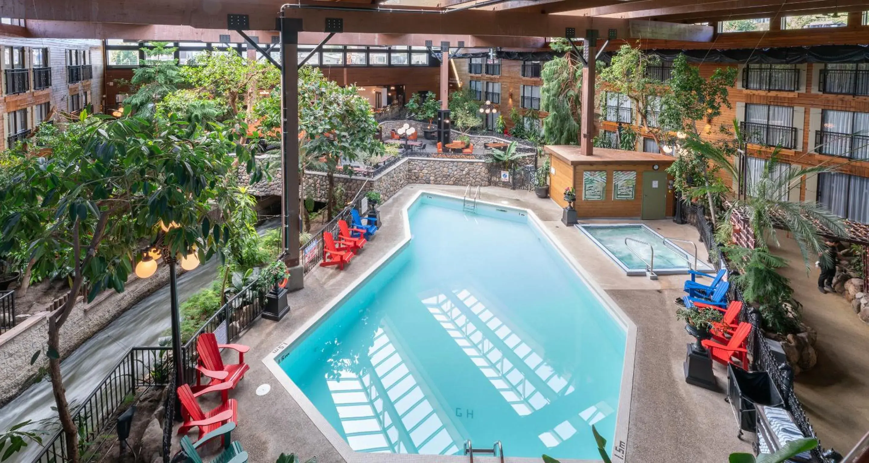 Swimming pool in Prestige Vernon Lodge Swimming pool in Prestige Vernon Lodge