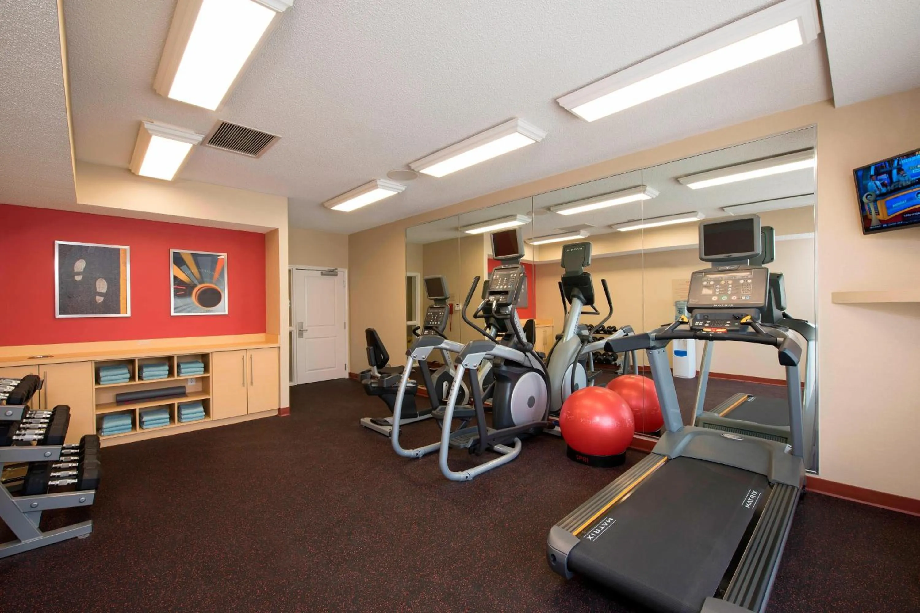 Fitness centre/facilities in TownePlace Suites by Marriott Kalamazoo