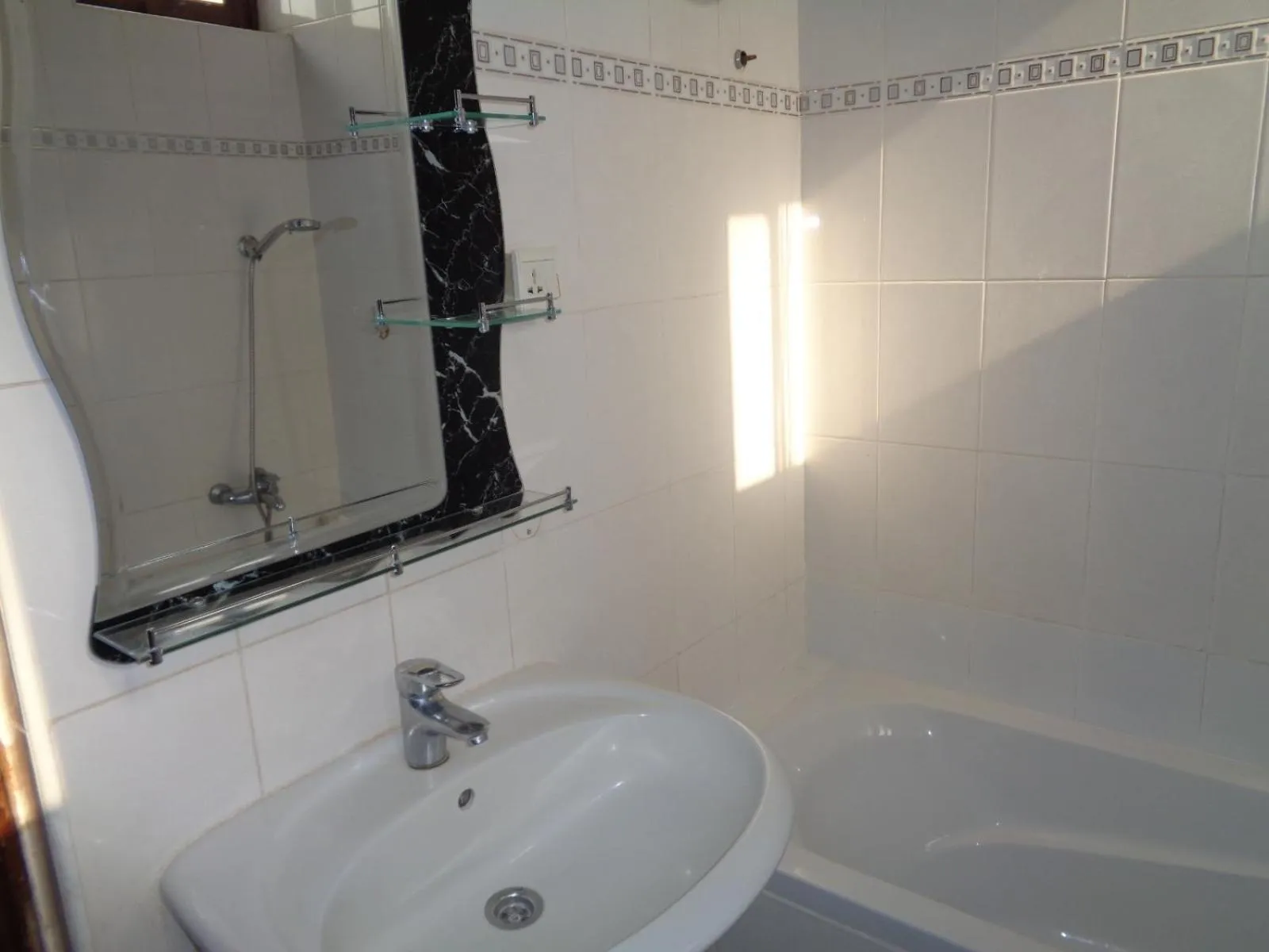 Bathroom in Queensland Hotel