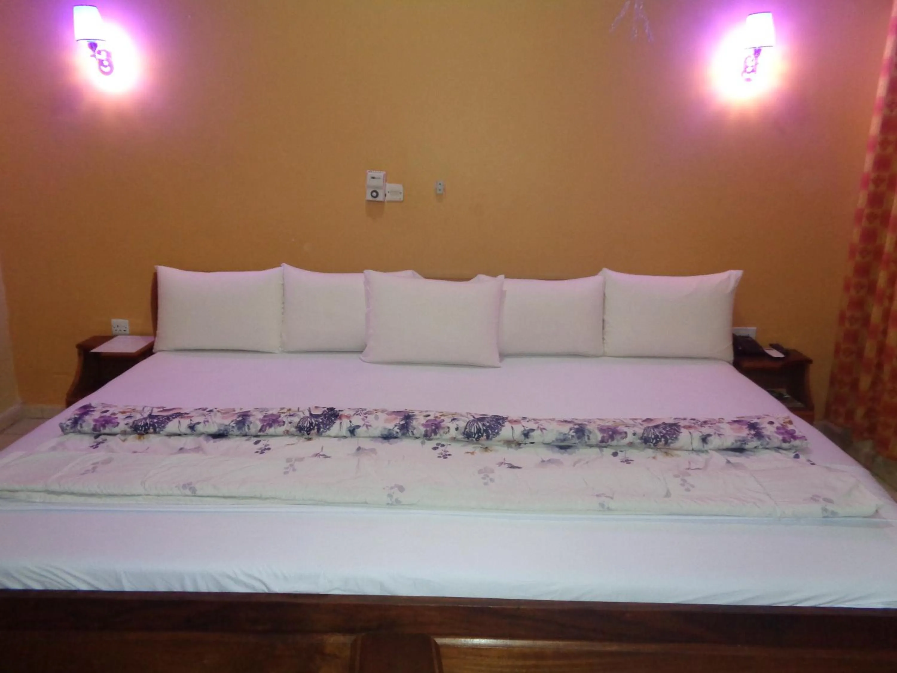 Bedroom in Queensland Hotel