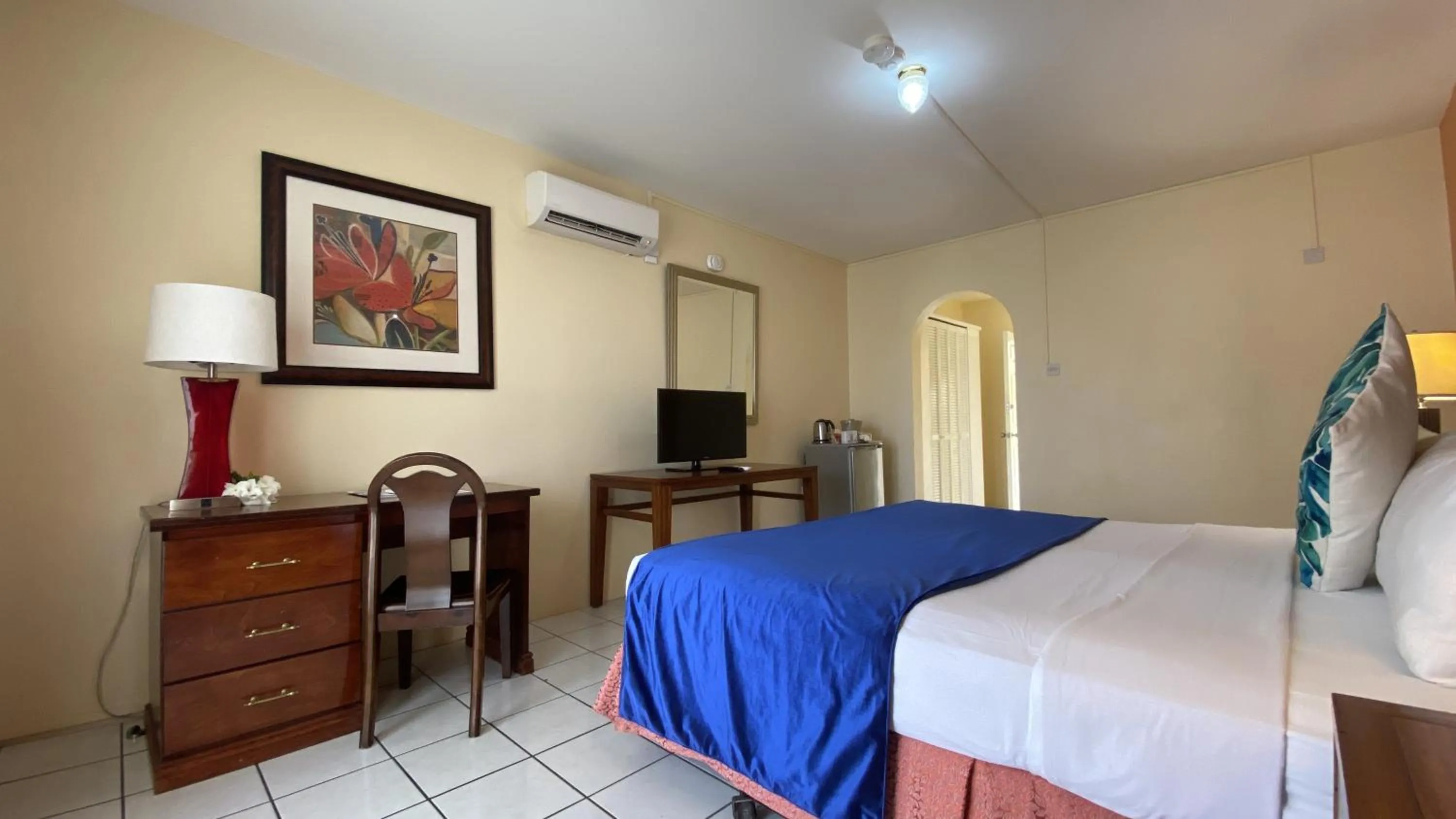 Bed in Bay Gardens Inn