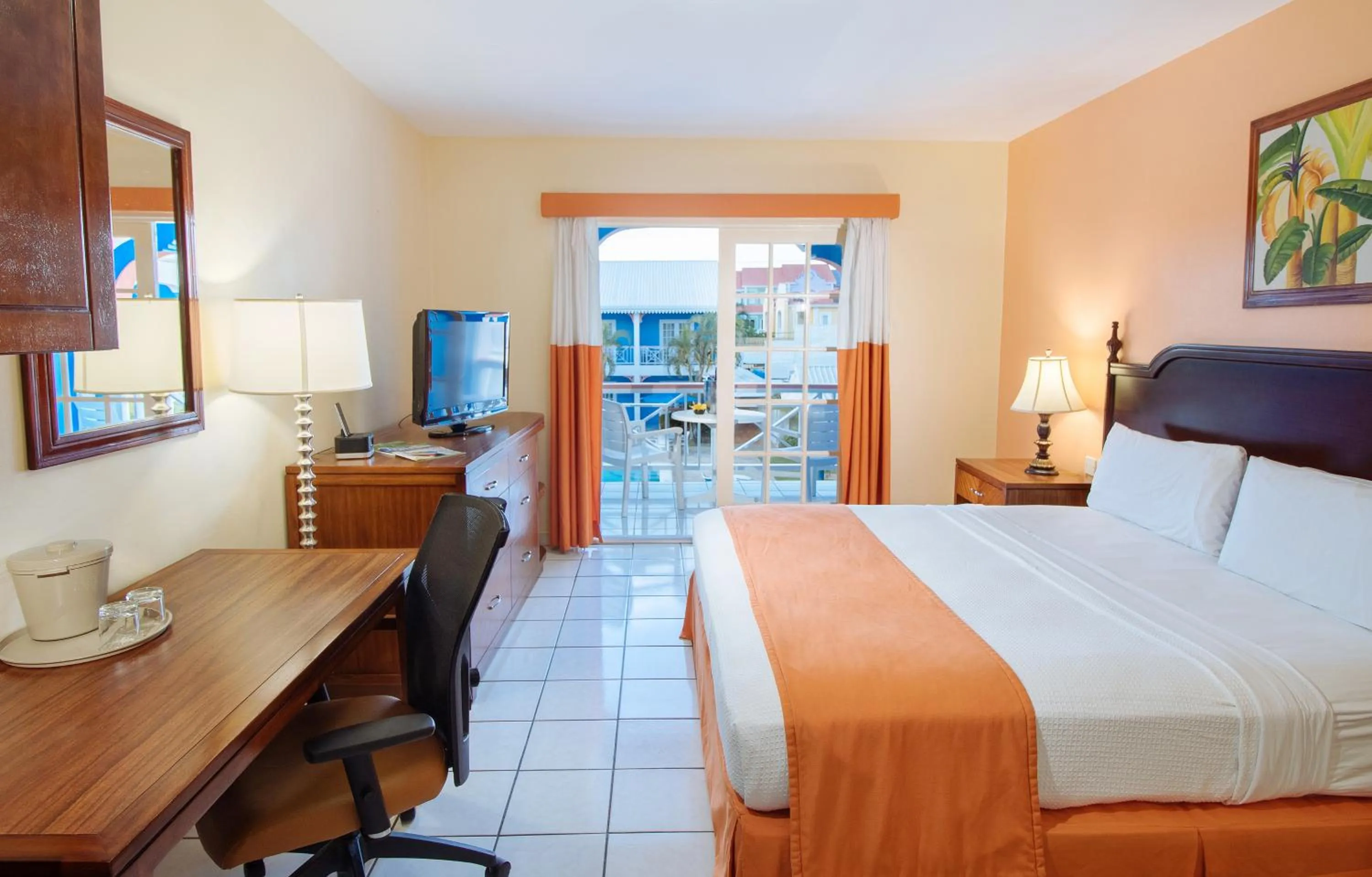 TV and multimedia, Bed in Bay Gardens Inn