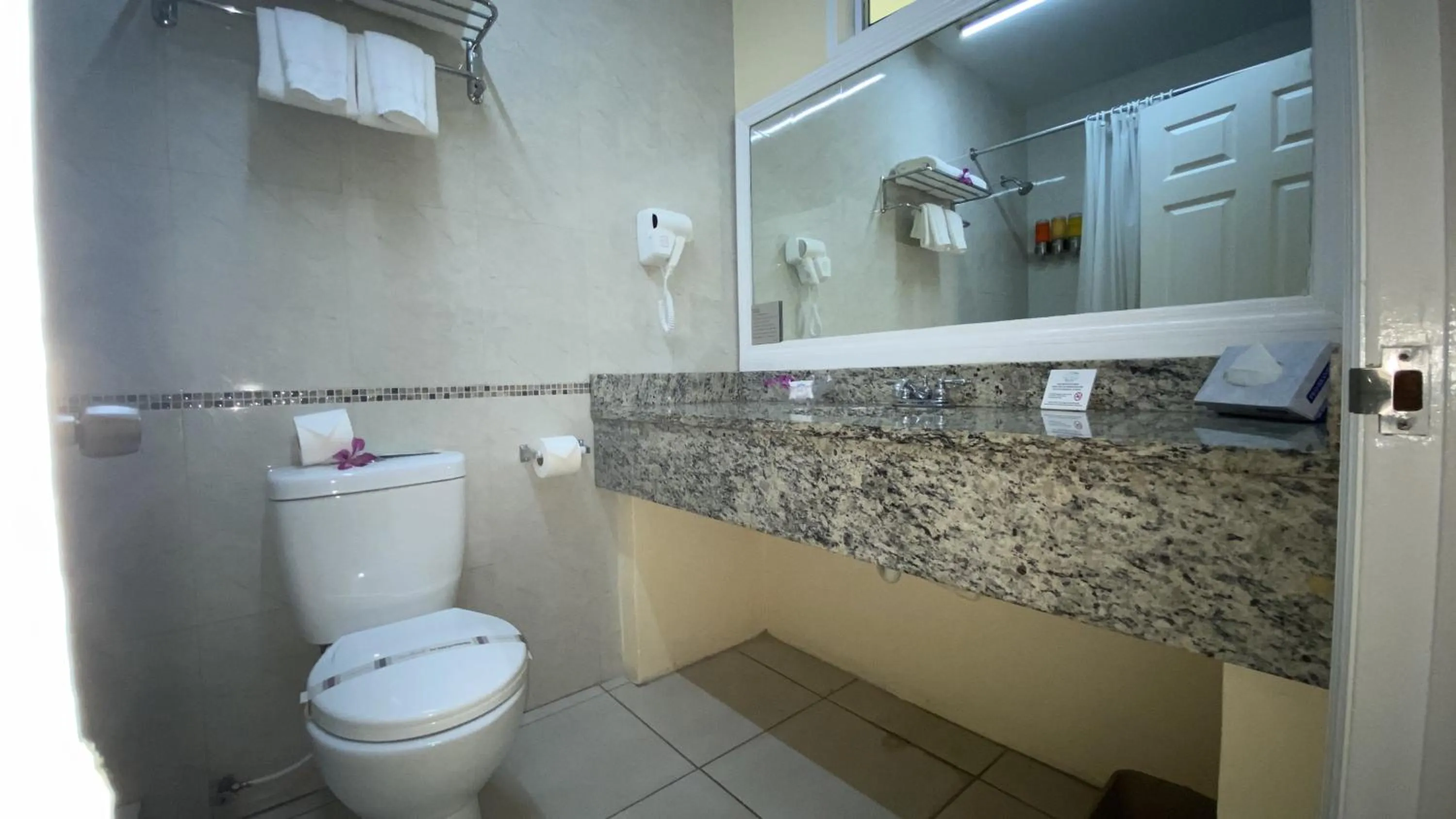 Toilet in Bay Gardens Inn