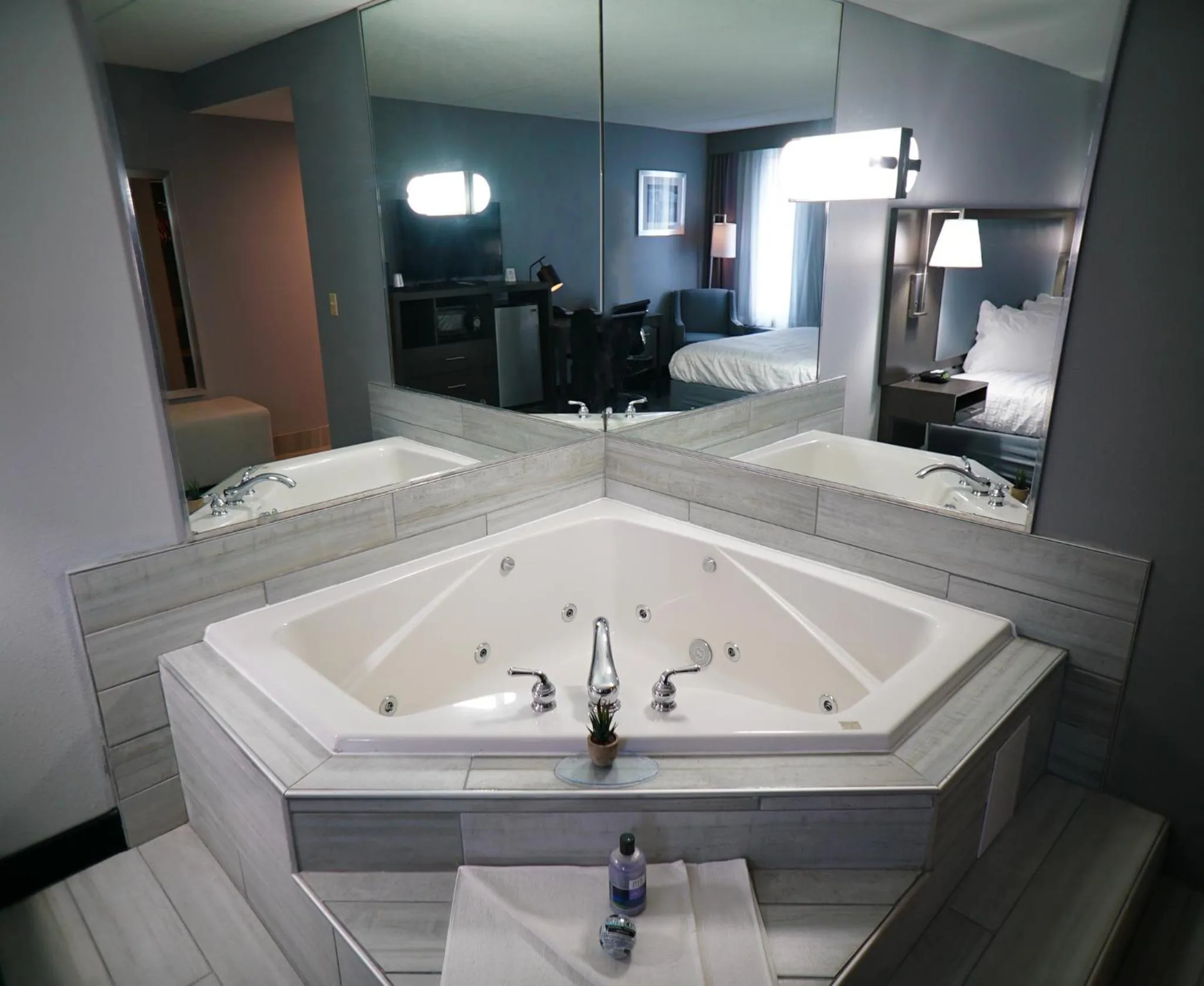 Bath, Bed in Best Western Carlisle South